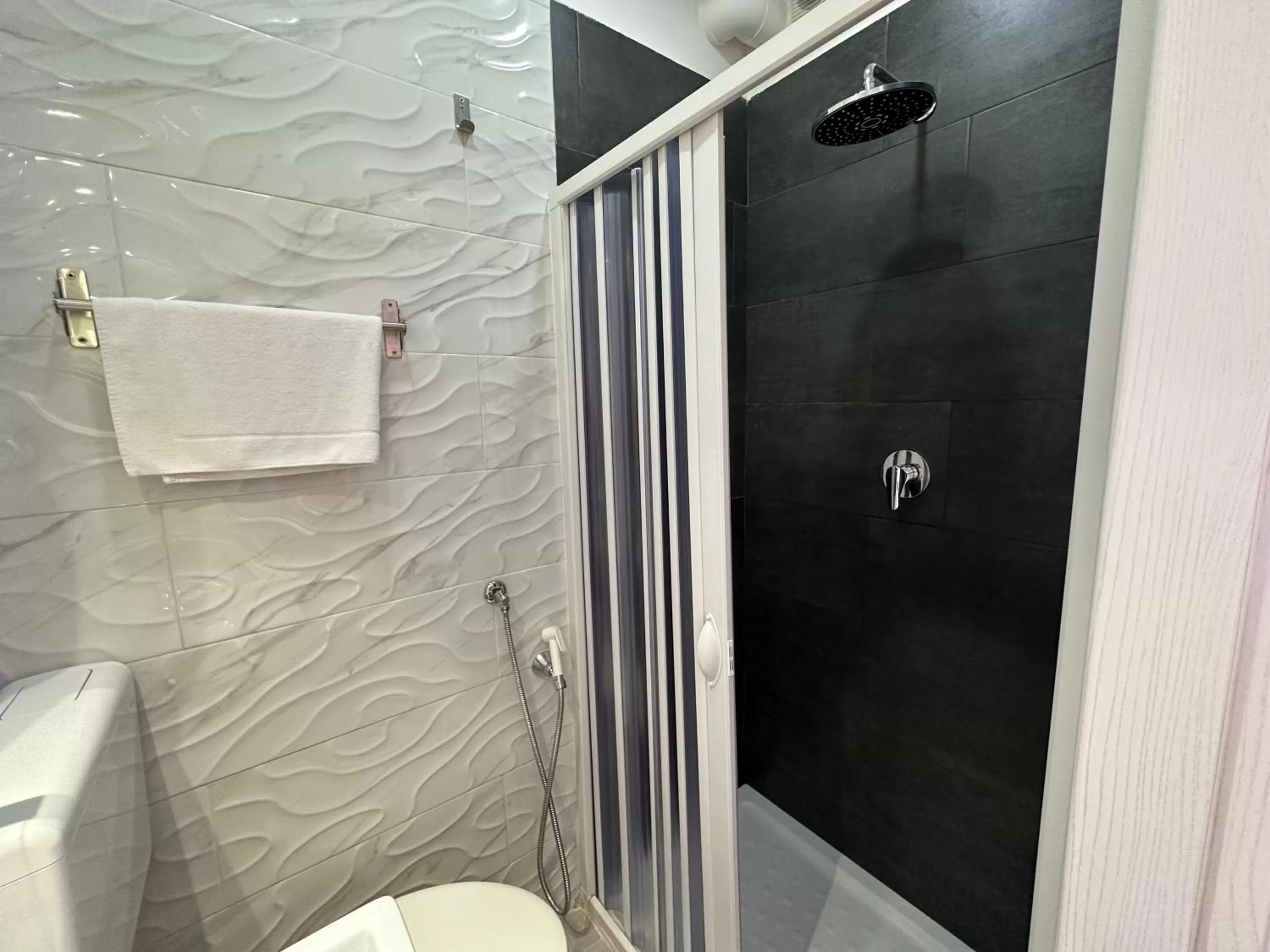 Shower, Bathroom in Archivio Storico Napoli Centro