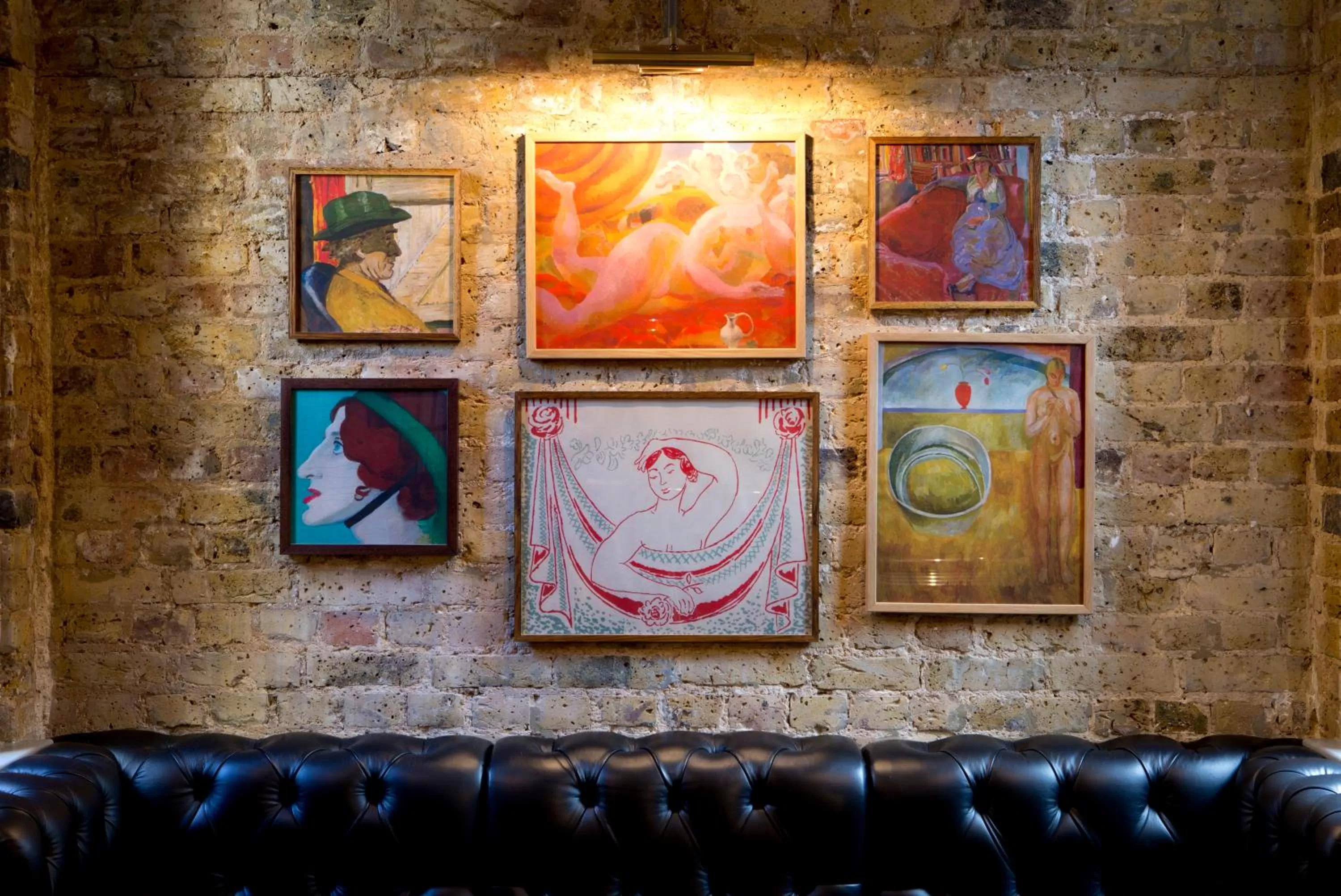 Lounge or bar in Morton Hotel