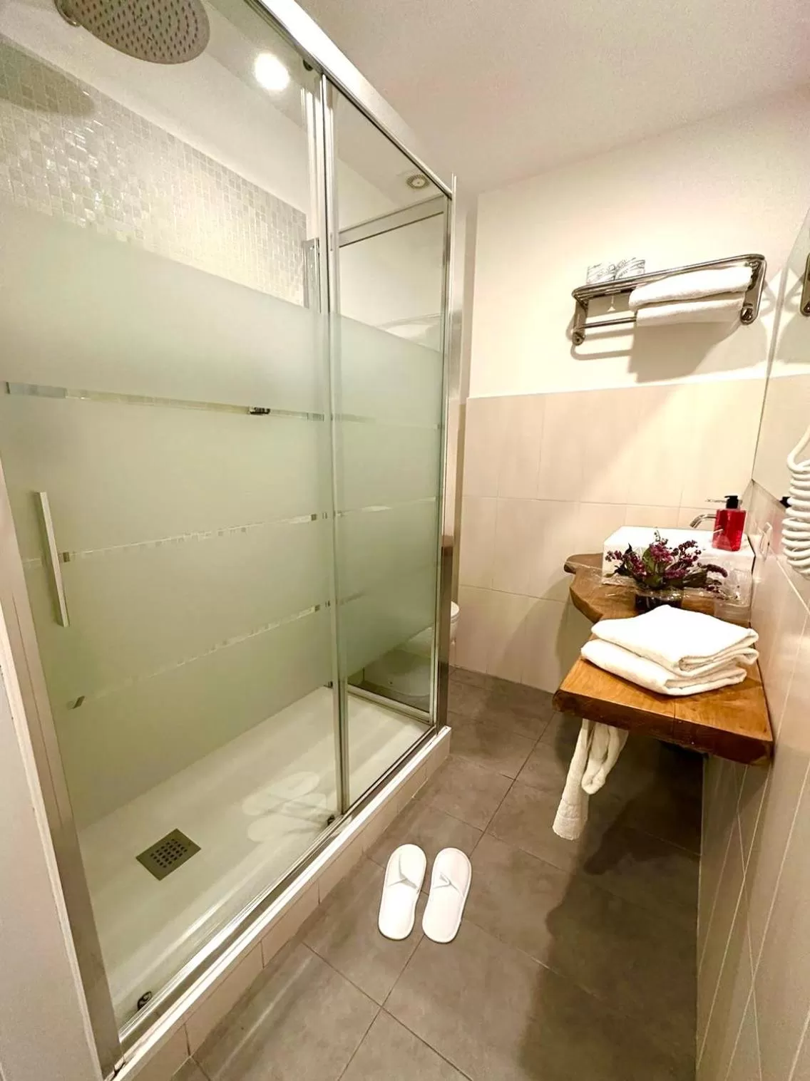 Shower in Spagna Ave