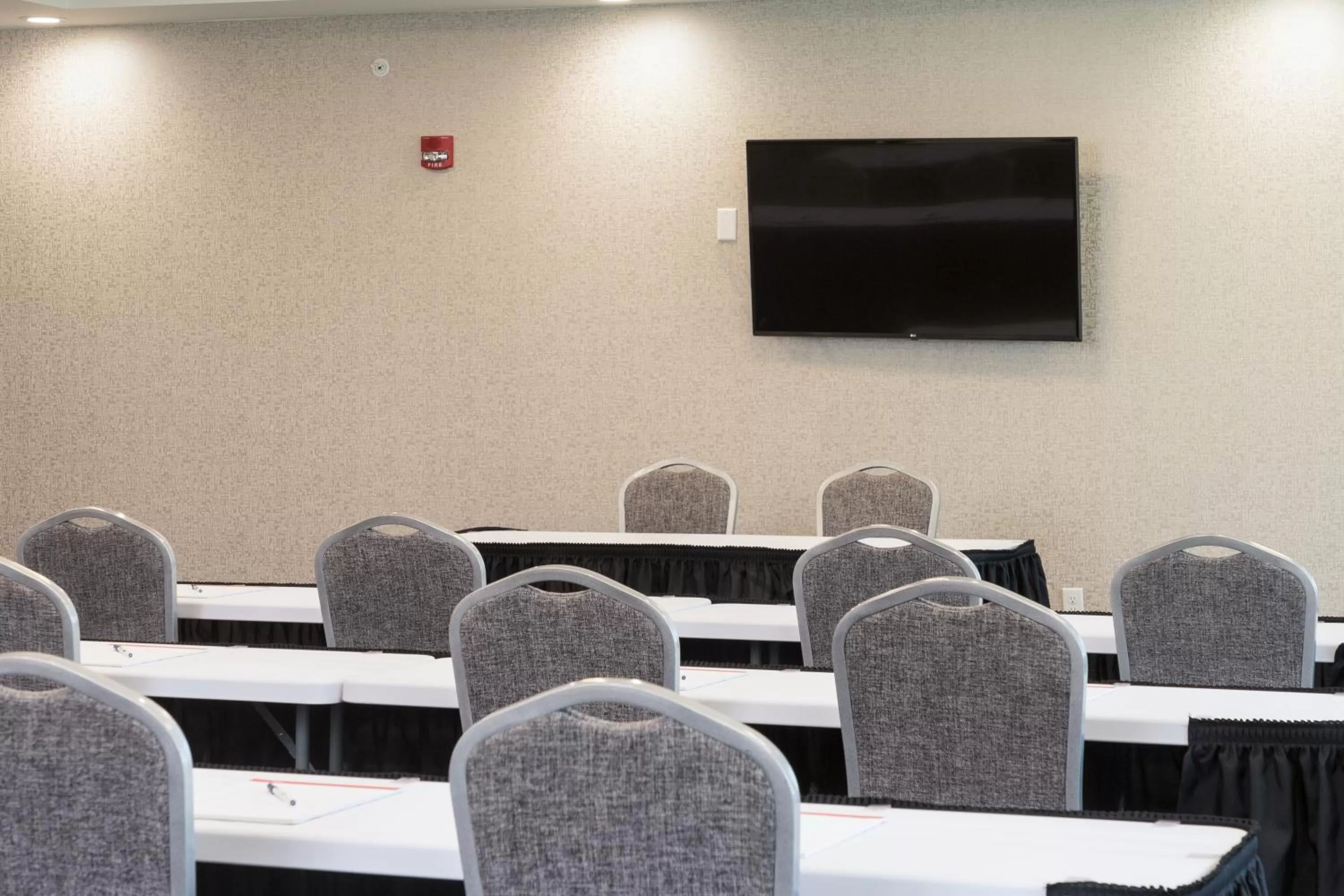 Meeting/conference room in Holiday Inn Express & Suites - Michigan City by IHG