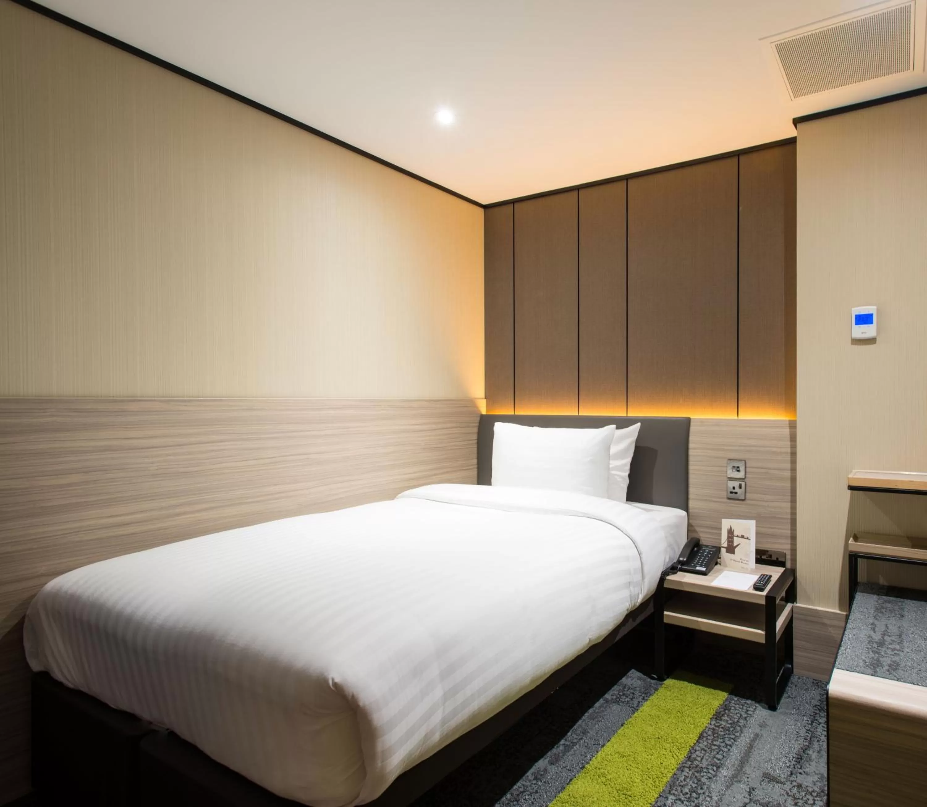 Bed in Aerotel London Heathrow Airport, Terminal 2 & Terminal 3