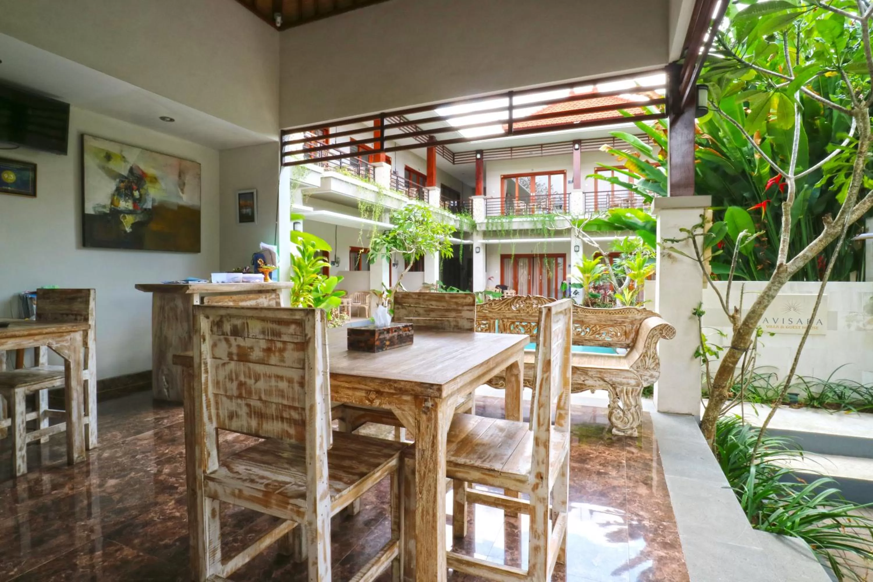 Restaurant/places to eat in Avisara Villa & Suite