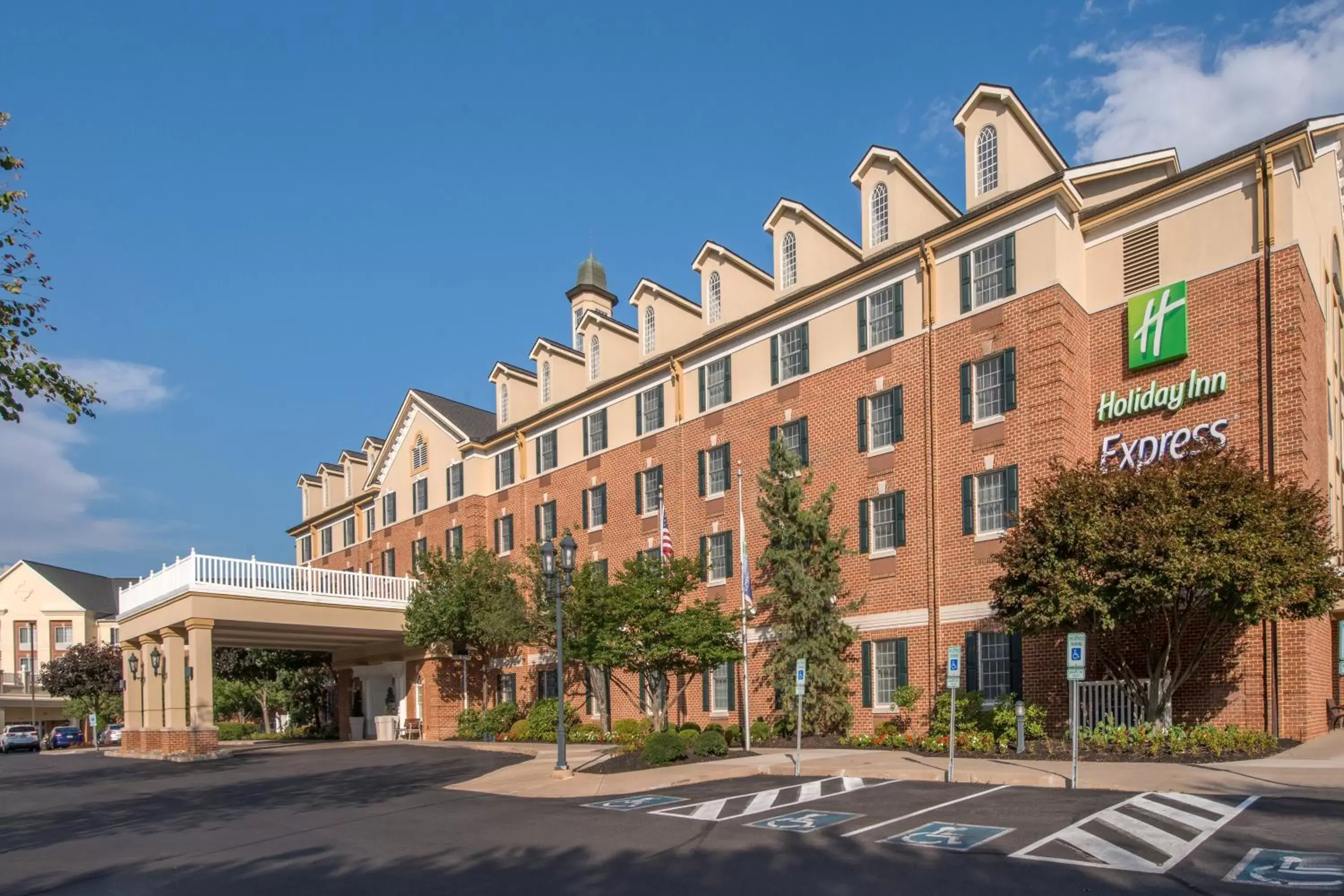 Holiday Inn Express State College at Williamsburg Square by IHG Holiday Inn Express State College at Williamsburg Square by IHG