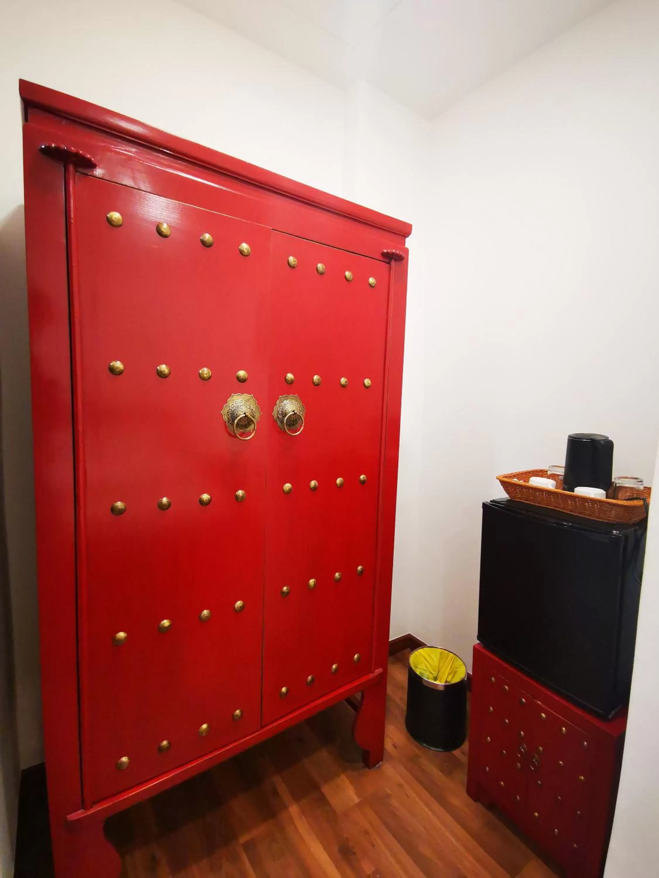 wardrobe in Mclane Boutique Hotel