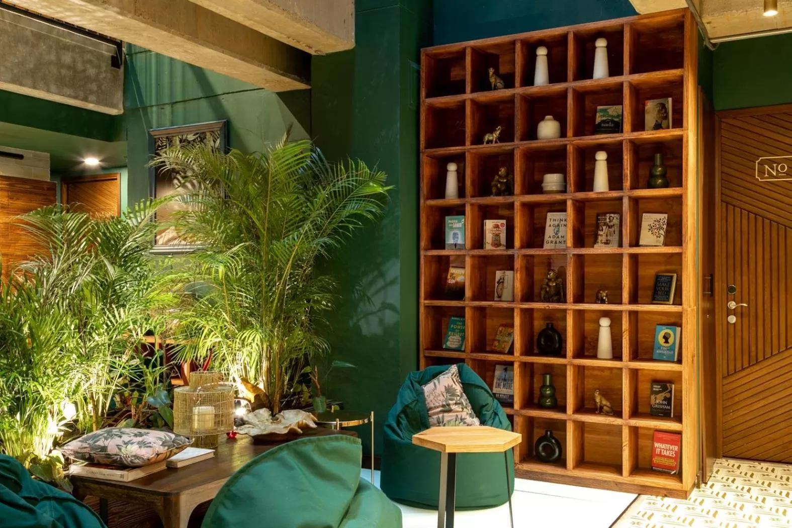 Library in Celestino Boutique Hotel & Spa