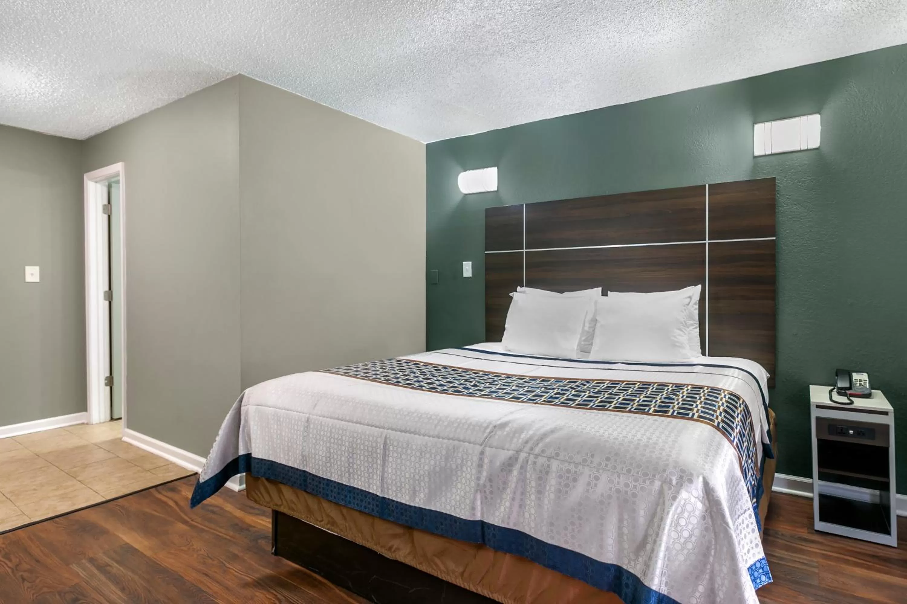 Bed in Knights Inn Bristol