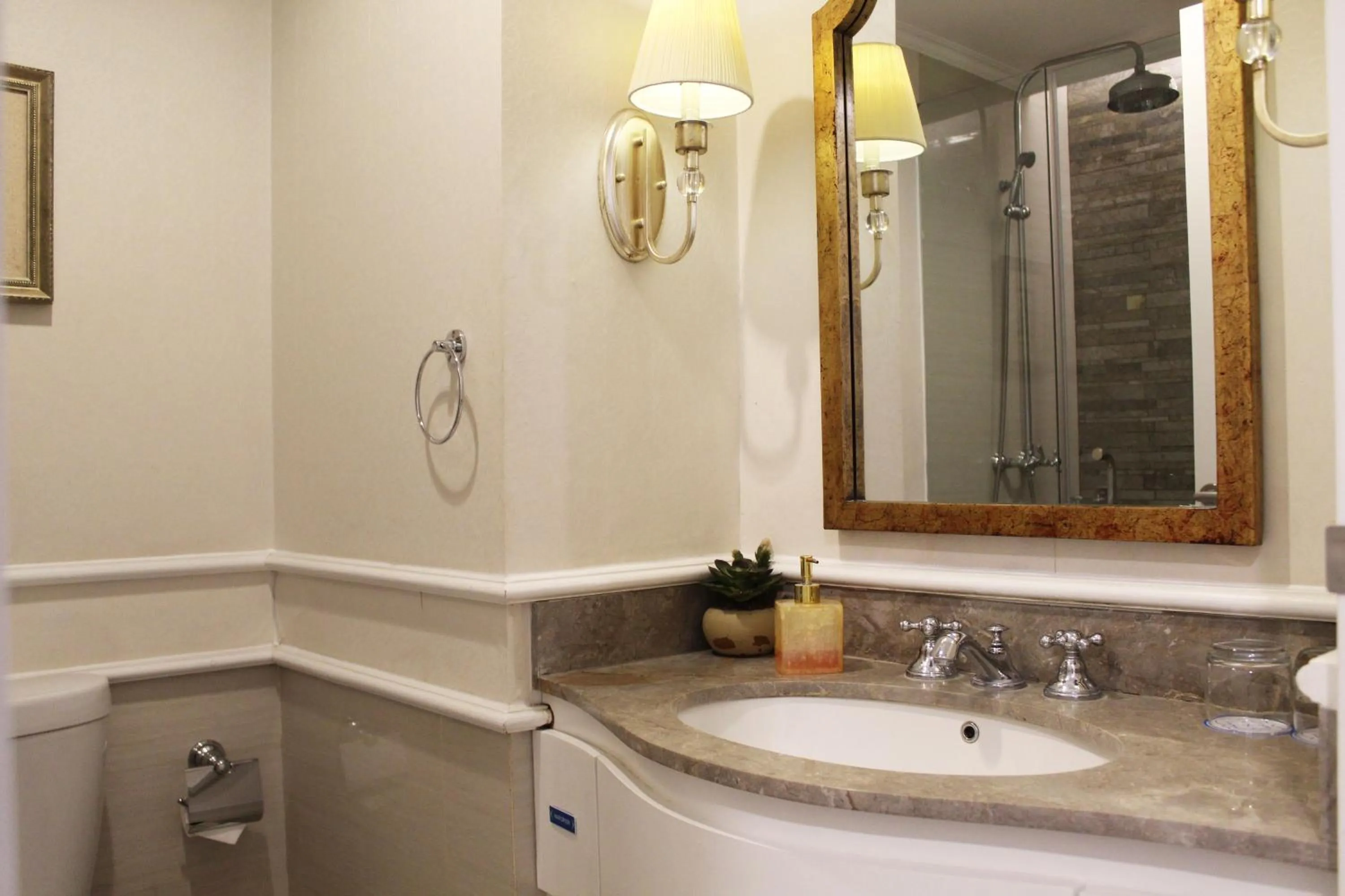 Bathroom in Noor Hotel