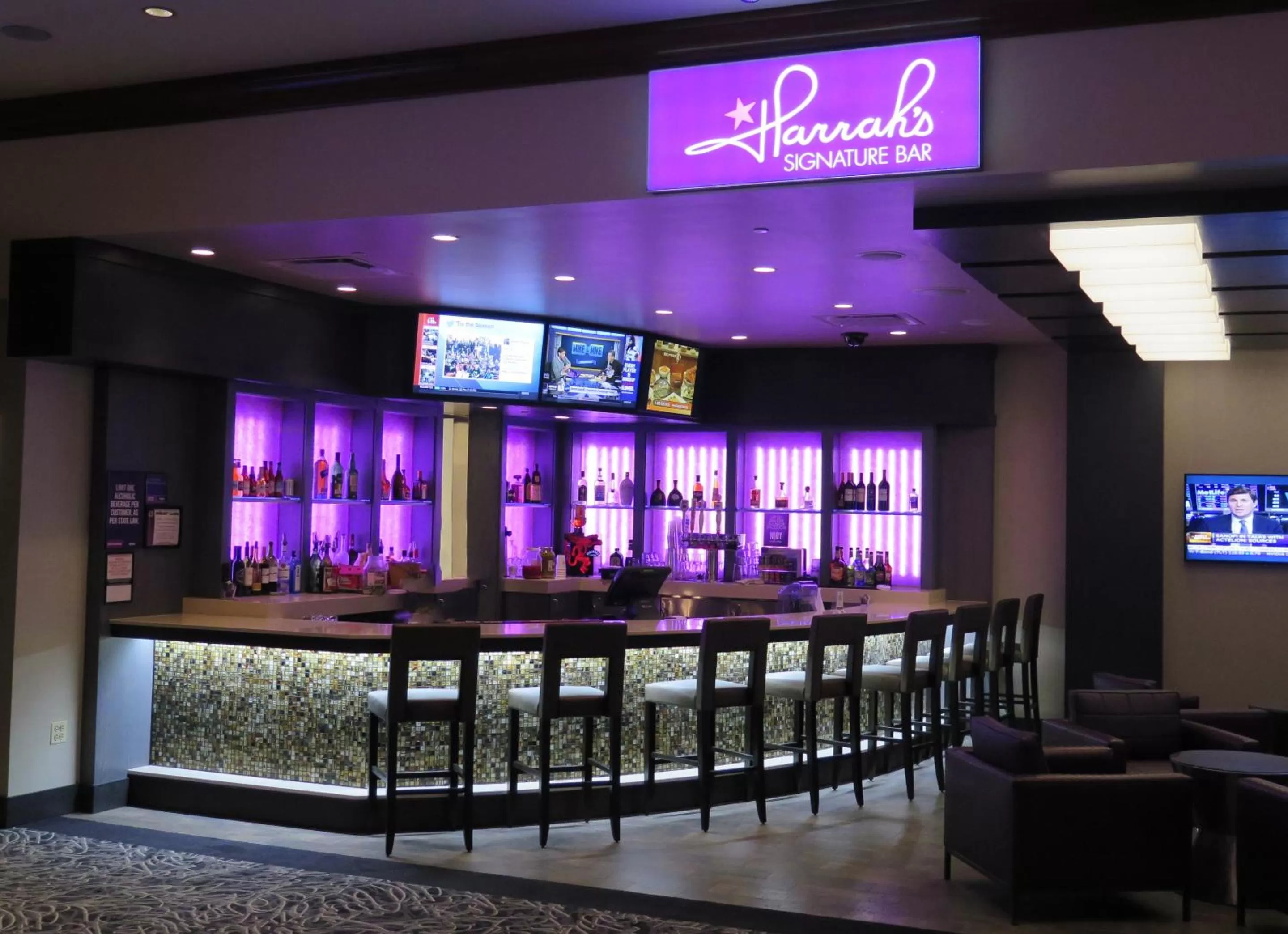 Lounge or bar in Harrah's Joliet, A Caesars Destination