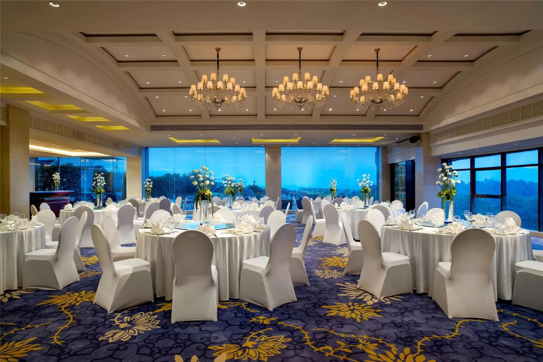 Business facilities in Sofitel Hangzhou Westlake - Few steps to West Lake, with panoramic lake view terrace