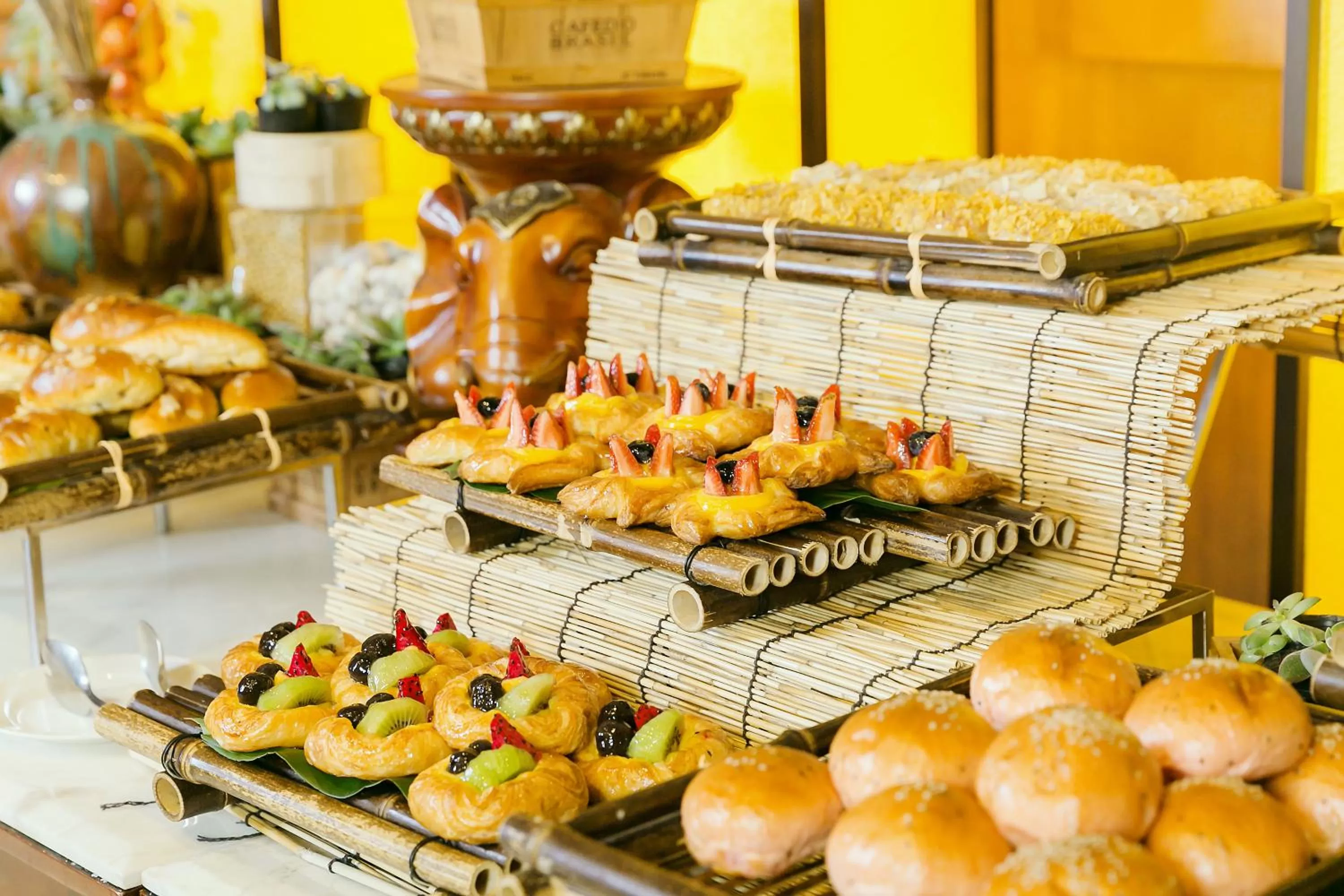 Buffet breakfast in Glenview ITC Plaza Chongqing