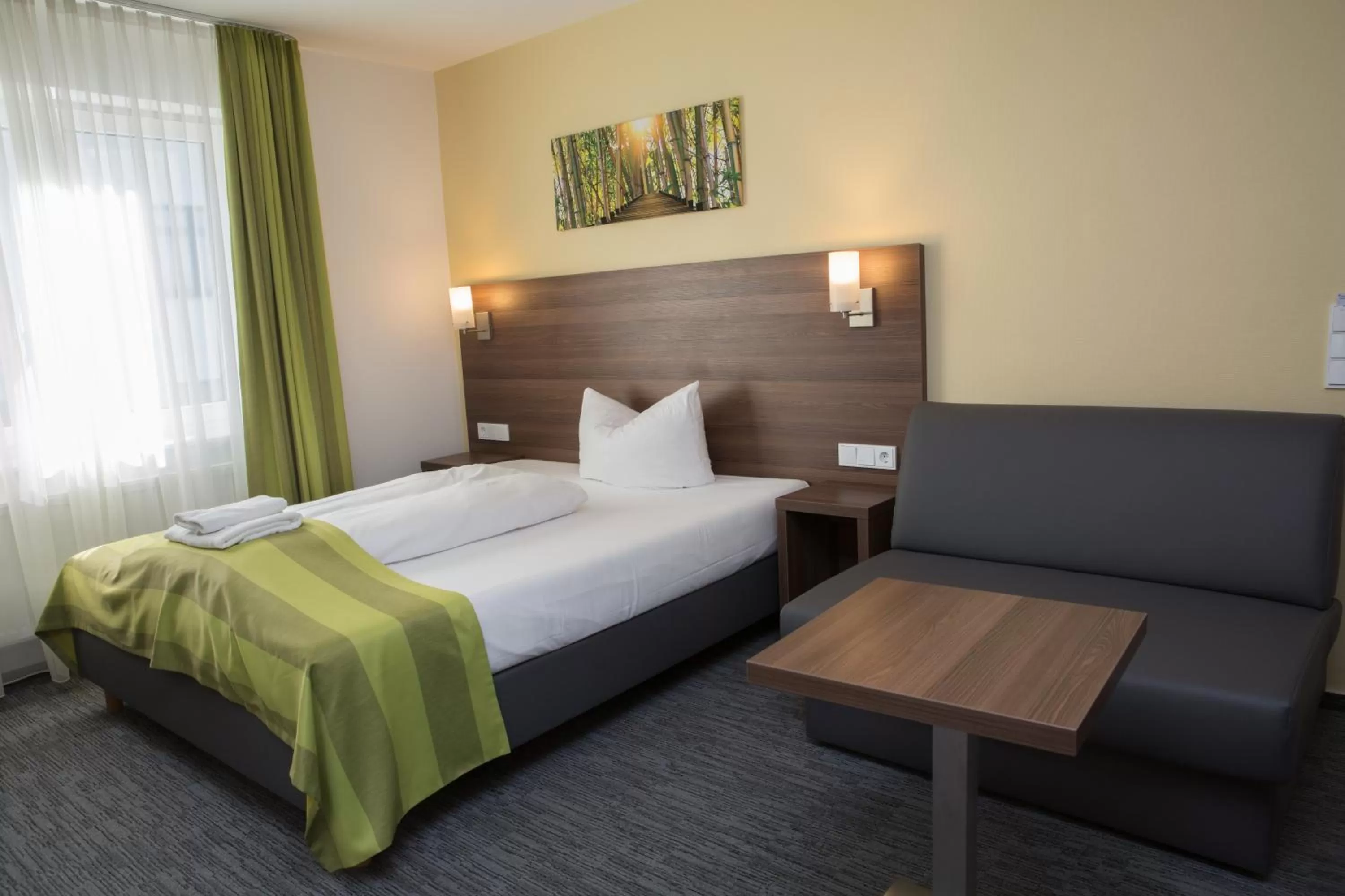 Bedroom, Bed in Trip Inn Goethe Business Messe