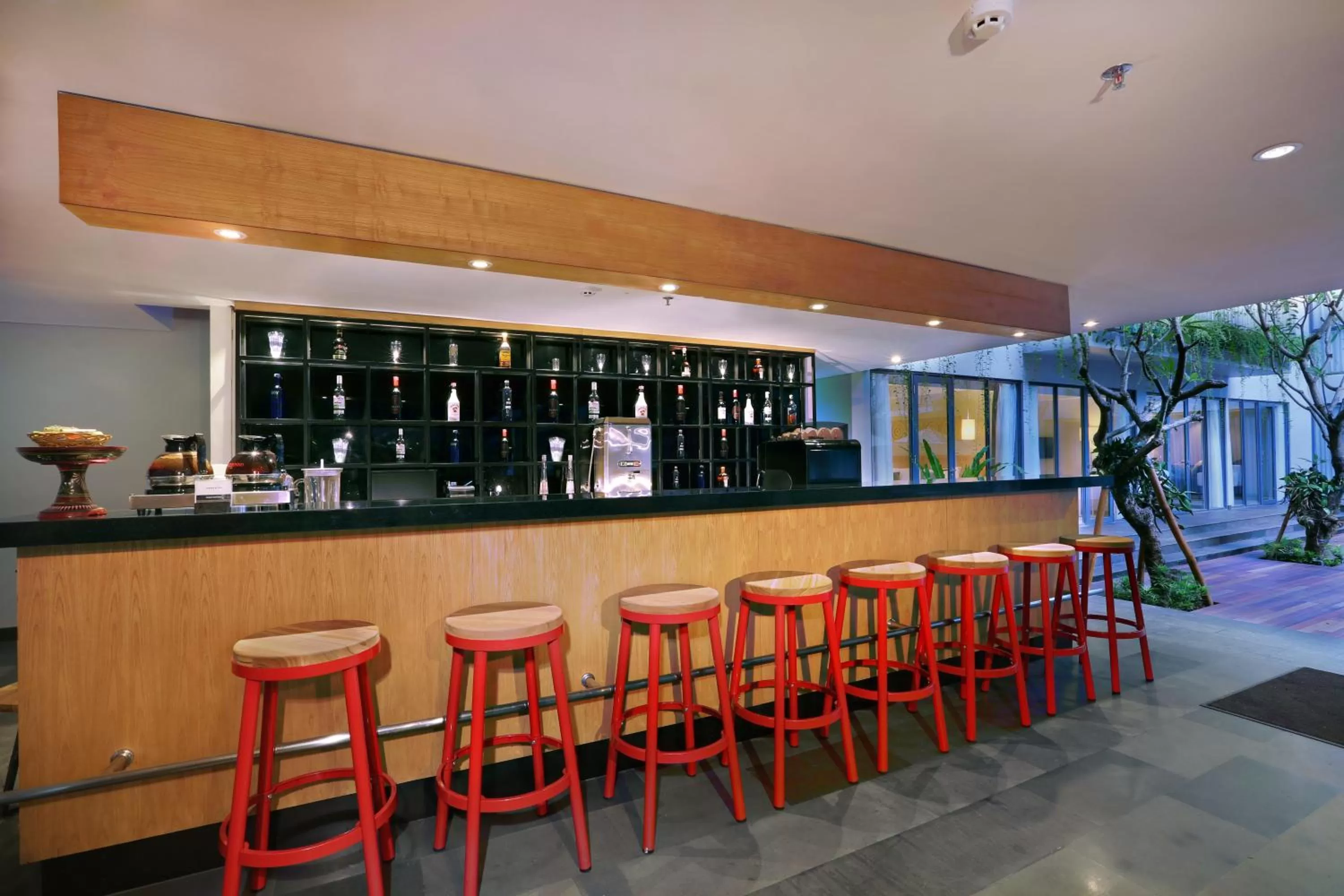 Lounge or bar in Hotel NEO+ Kuta Legian by ASTON