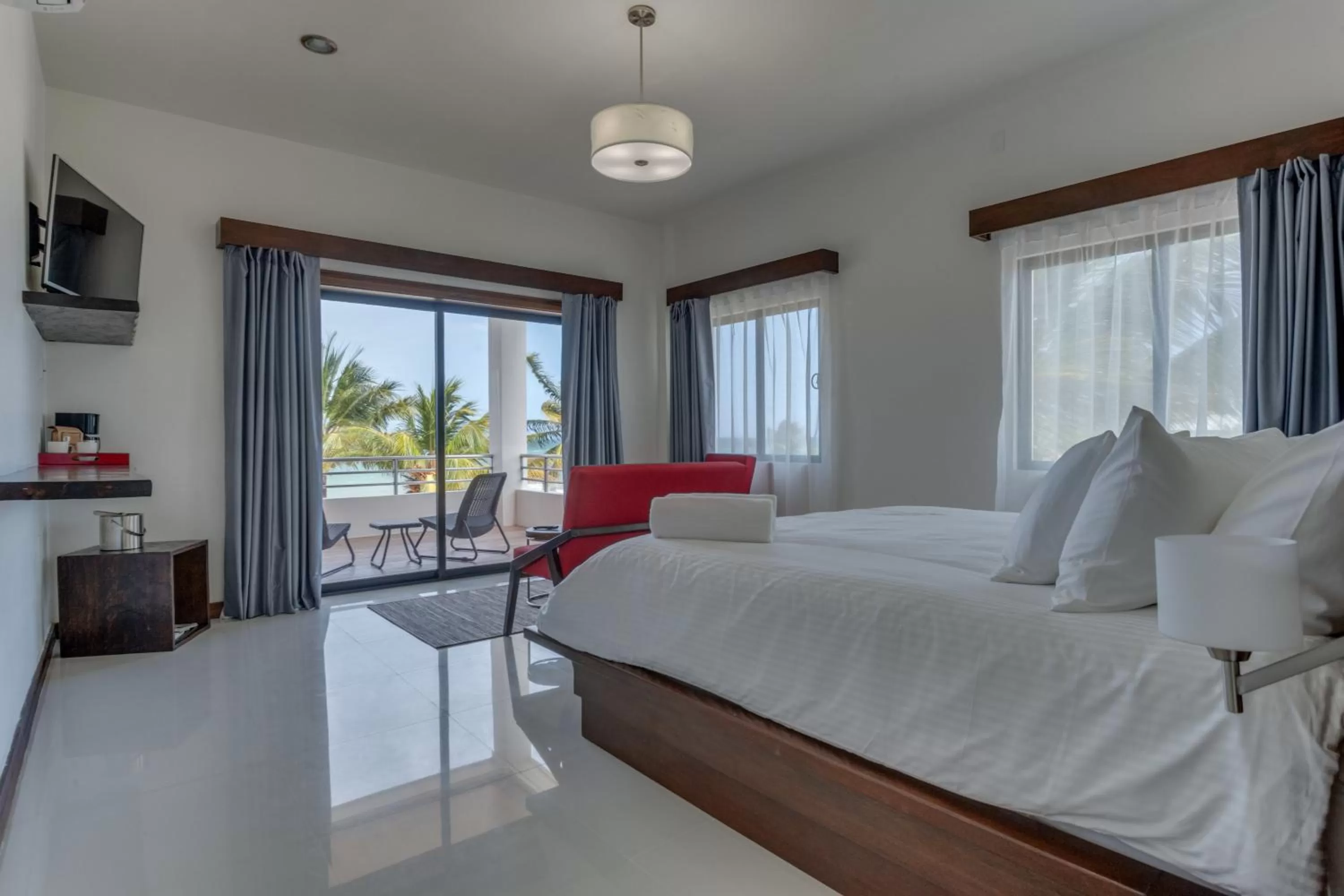 Coffee/tea facilities, Bed in The Ellysian Boutique Hotel