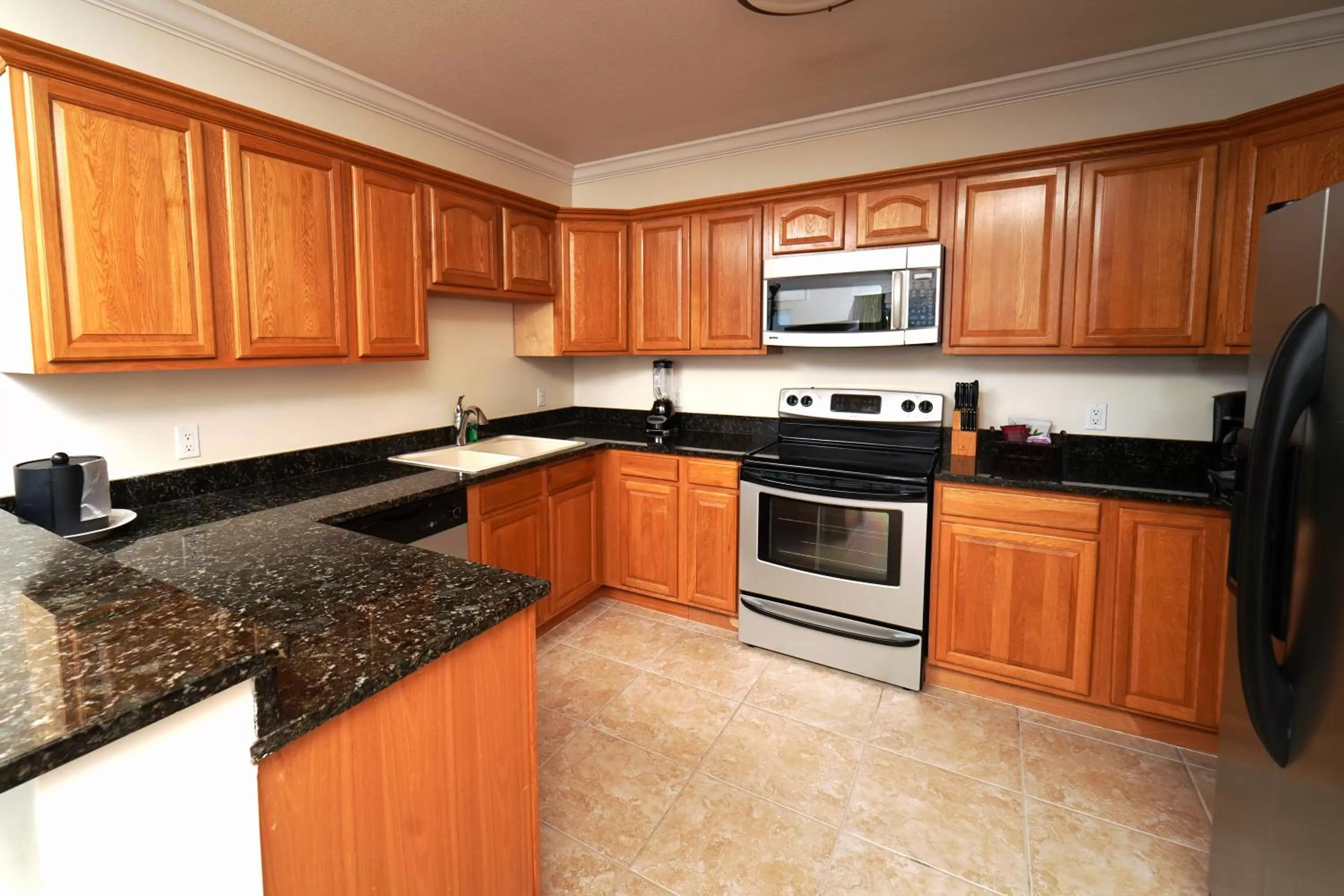 Kitchen or kitchenette in Holiday Inn Resort Grand Cayman by IHG