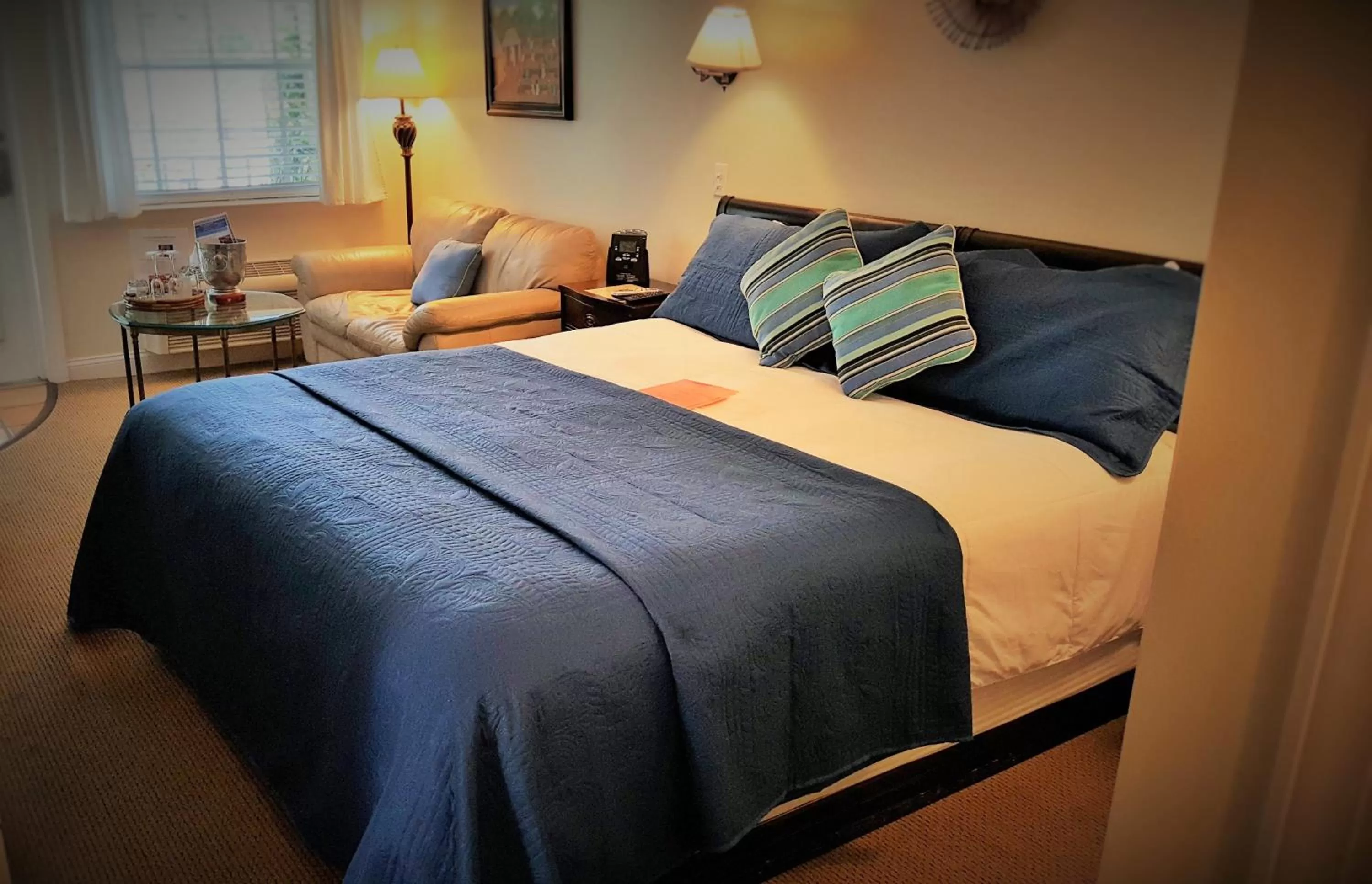 Photo of the whole room, Bed in The Caribbean Court Boutique Hotel