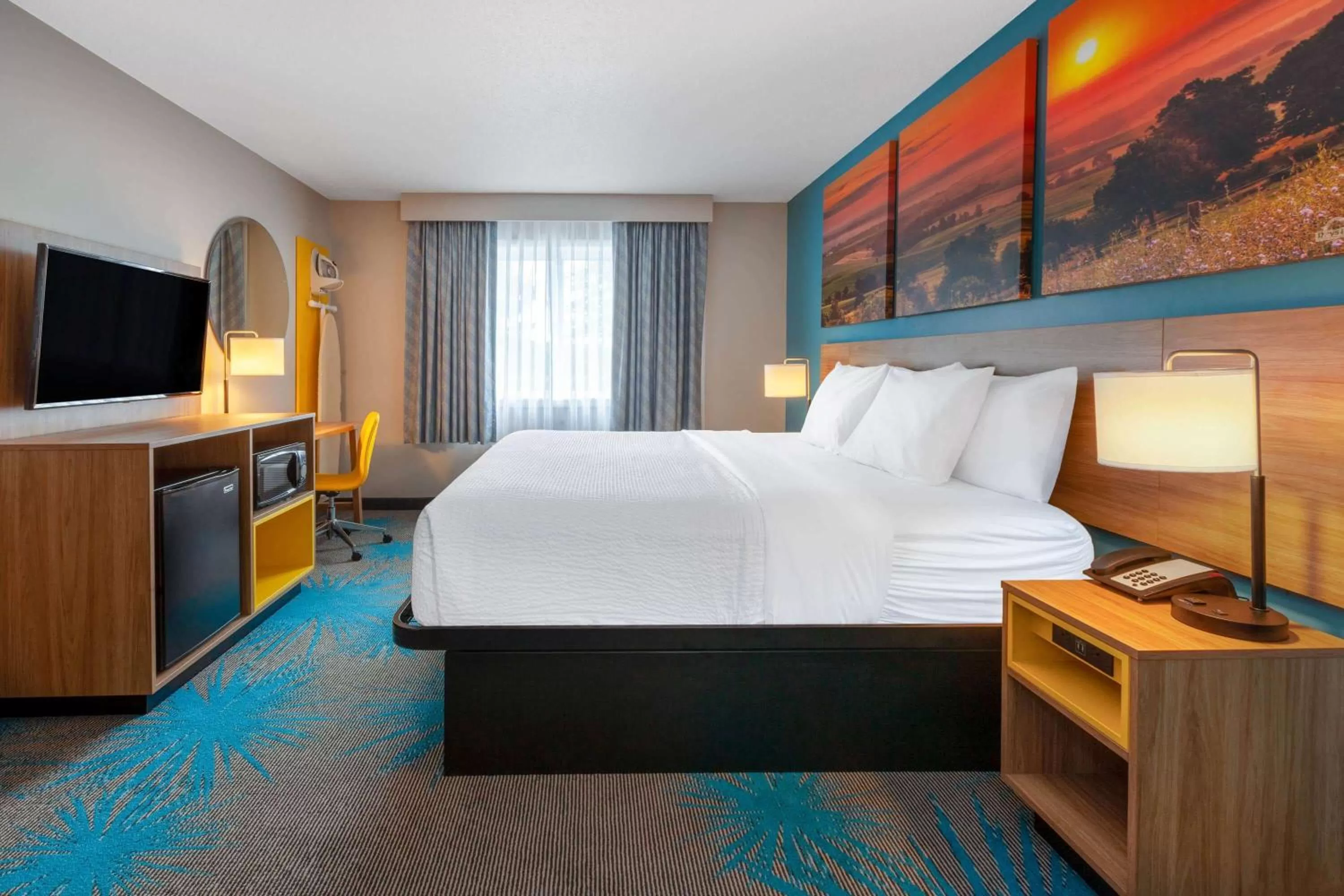 Photo of the whole room, Bed in Days Inn by Wyndham Sandusky Cedar Point