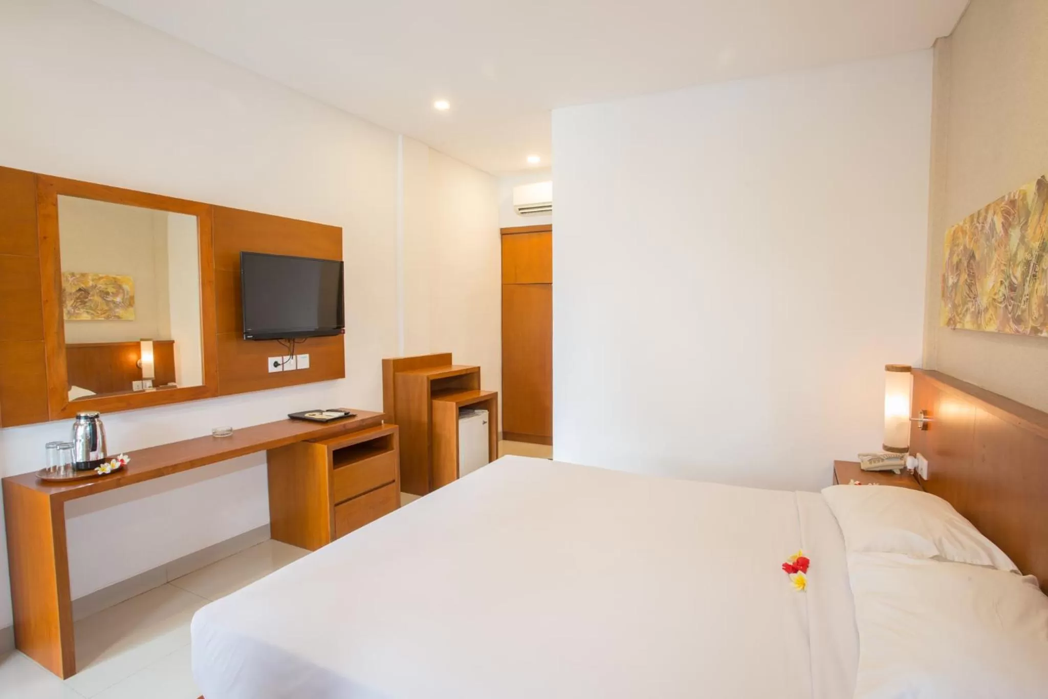 TV and multimedia, Bed in Hotel Sinar Bali Legian