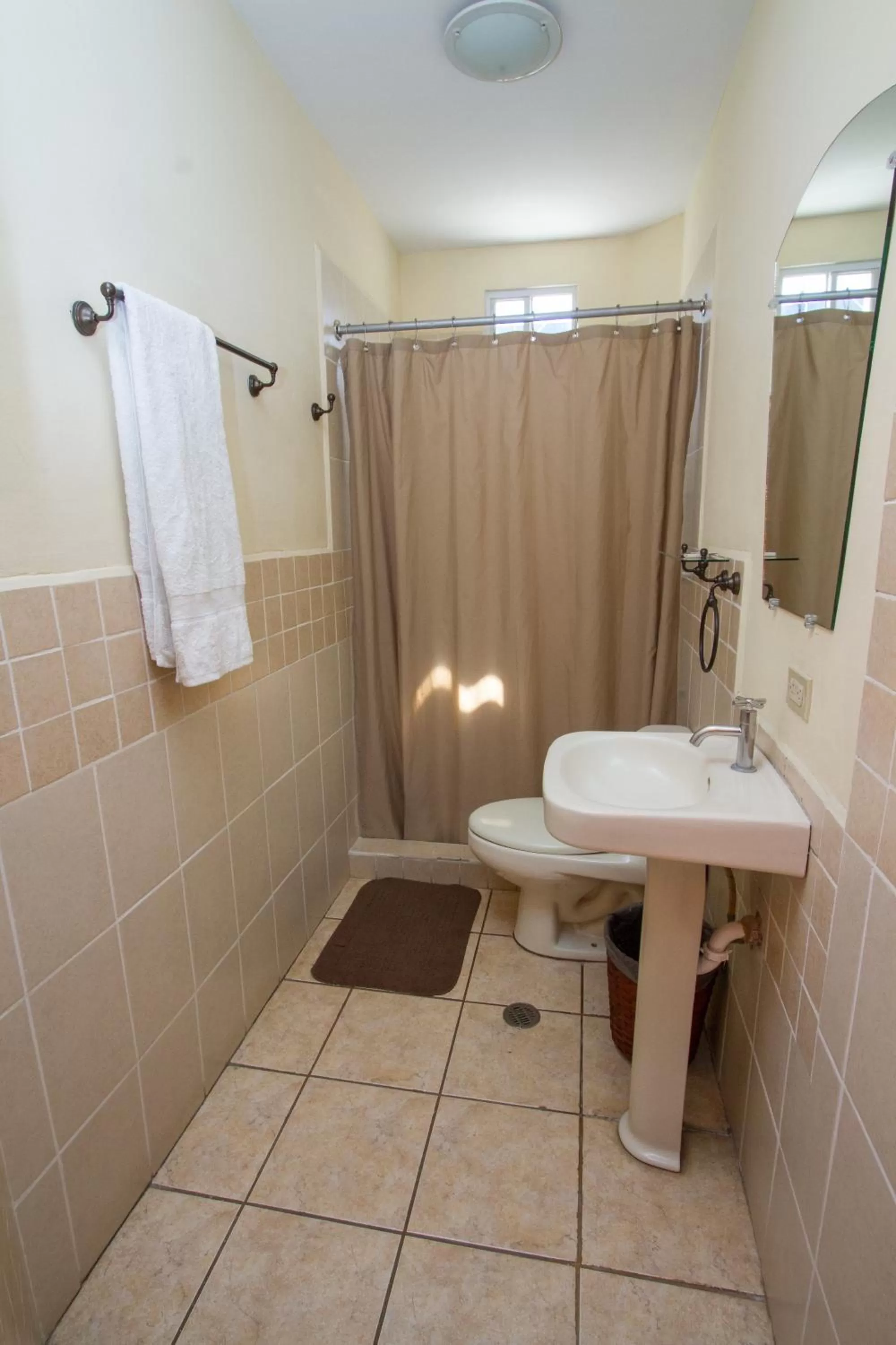 Shower in Hotel Colibri