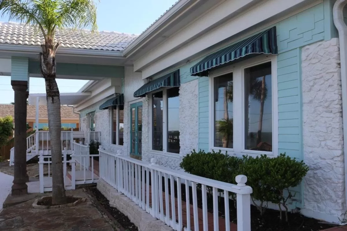 D&R Pelican Bay Resort