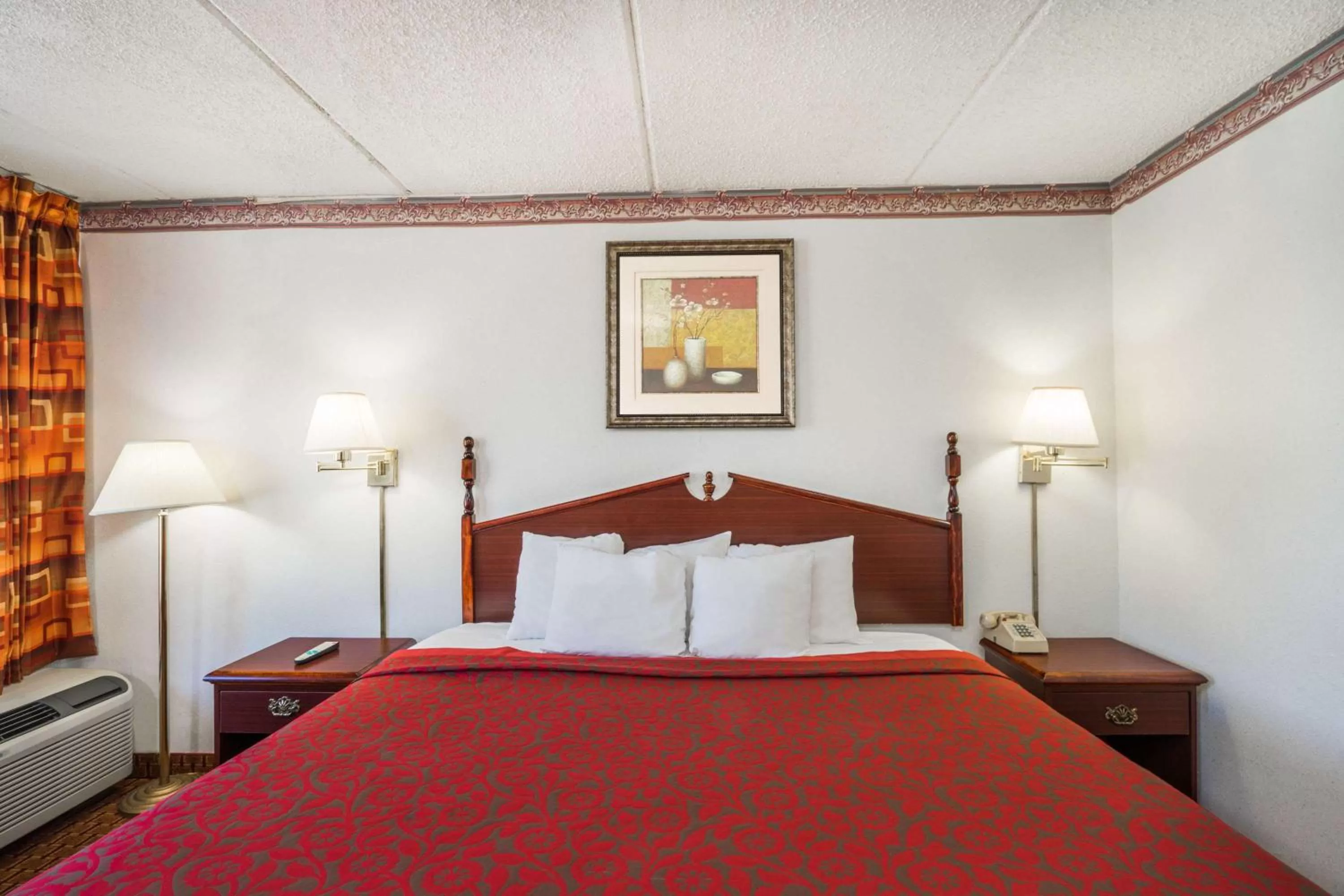 Photo of the whole room, Bed in Days Inn by Wyndham Hurricane Mills