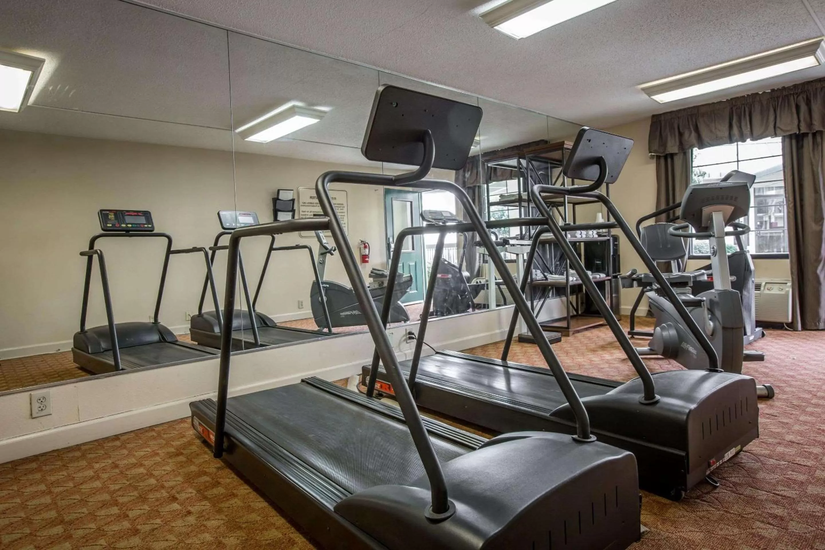 Fitness centre/facilities in Quality Inn & Suites Hanes Mall