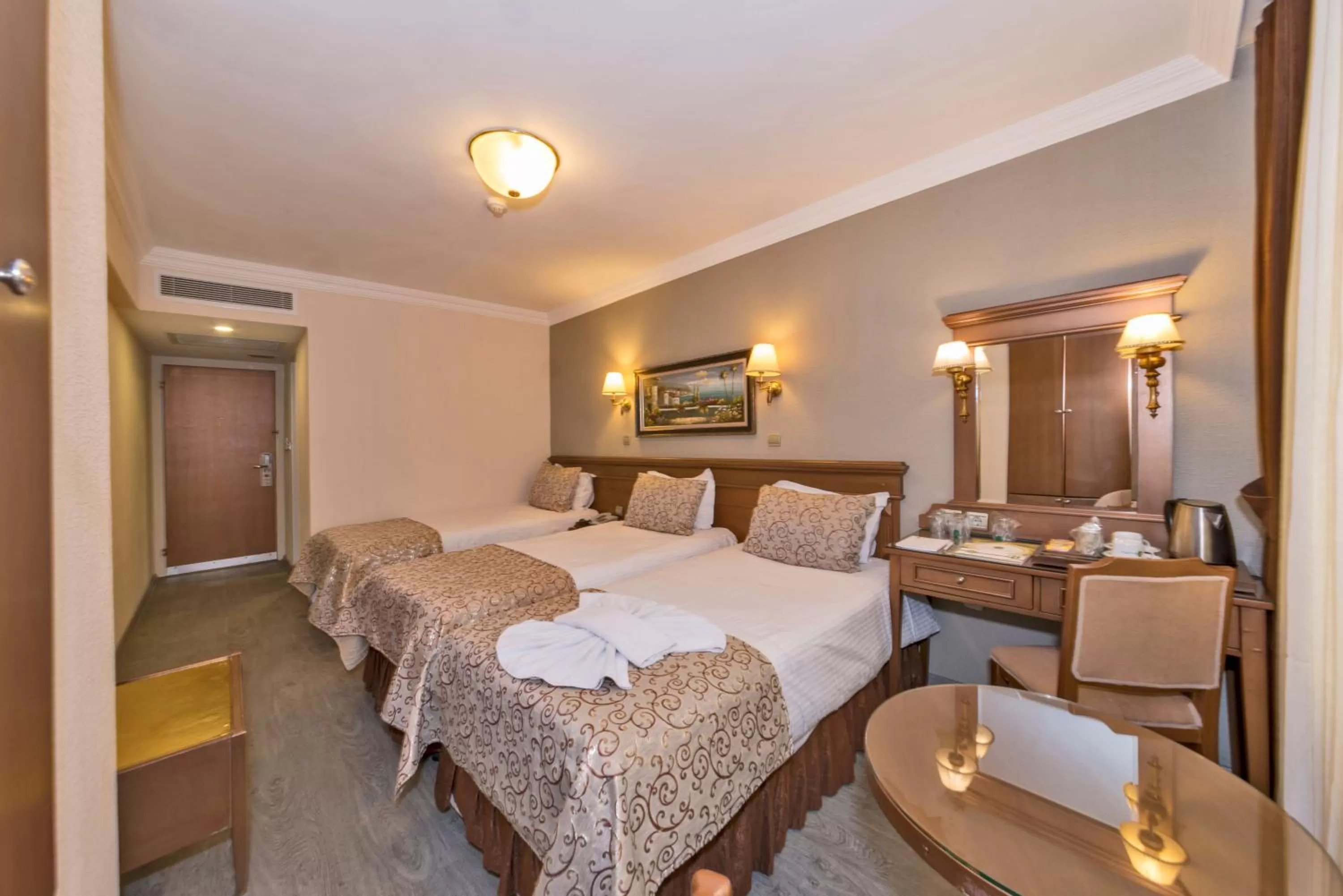 Photo of the whole room, Bed in Laleli Gonen Hotel