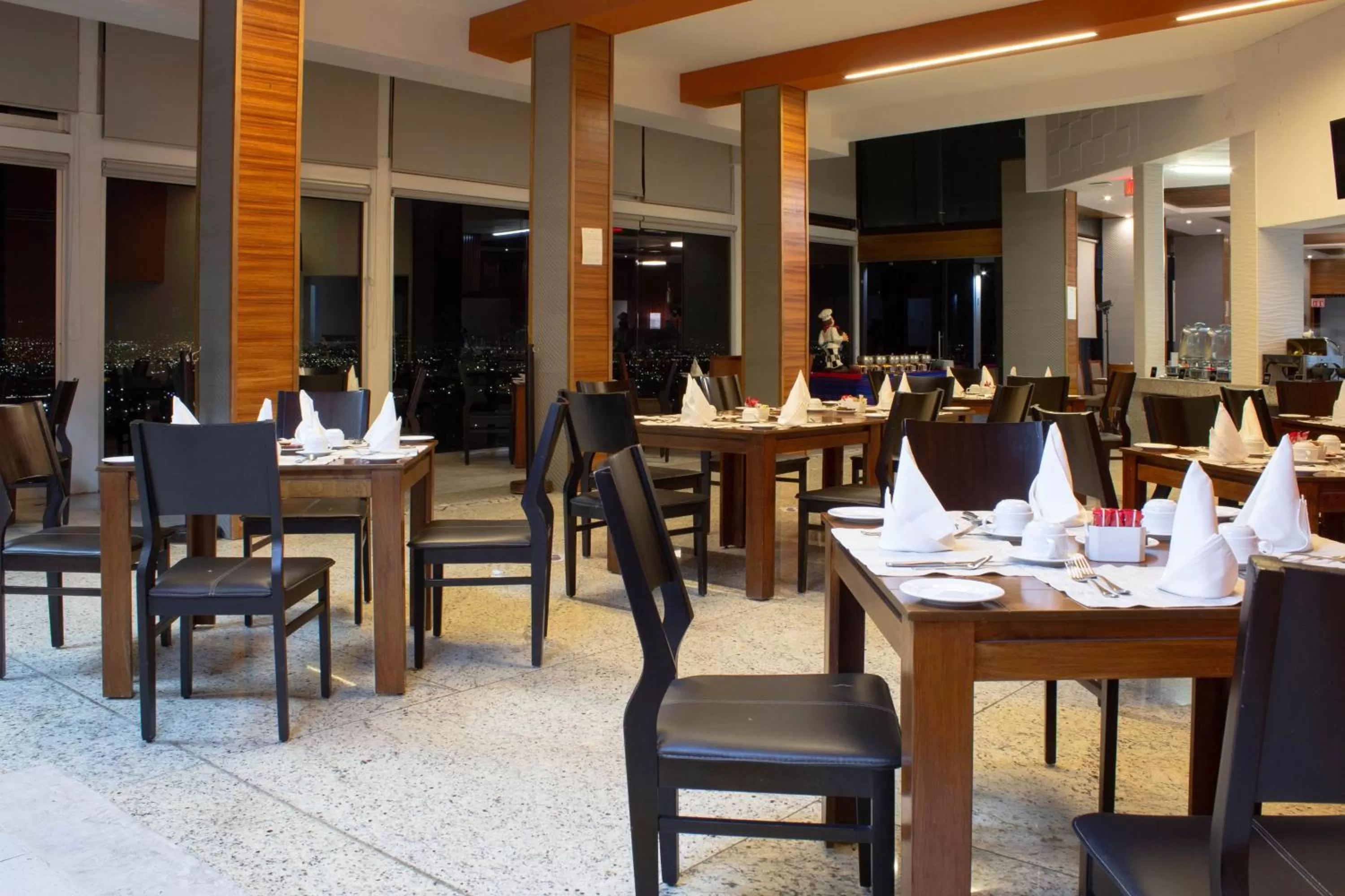 Restaurant/places to eat in Holiday Inn Queretaro Zona Diamante by IHG