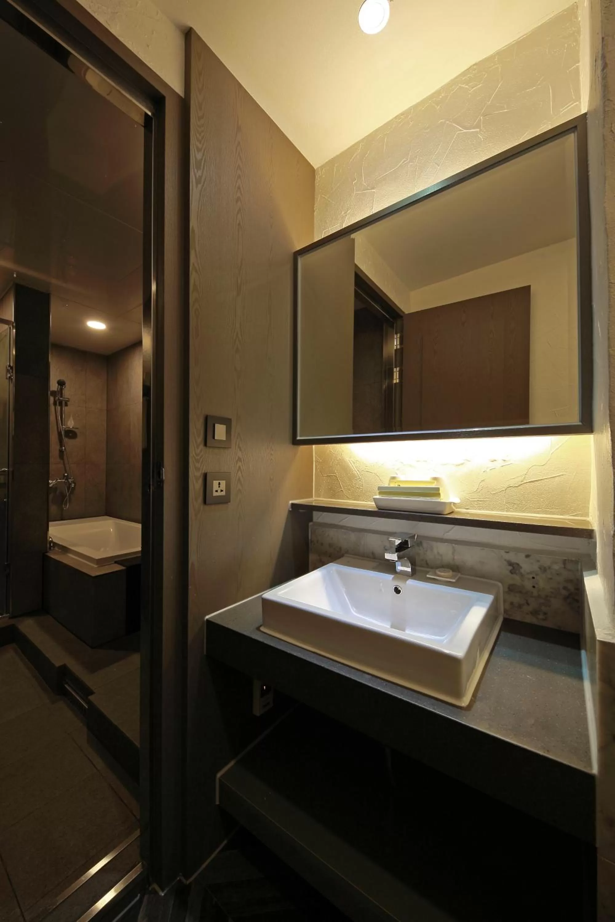 Shower in Benikea Swiss Rosen Hotel