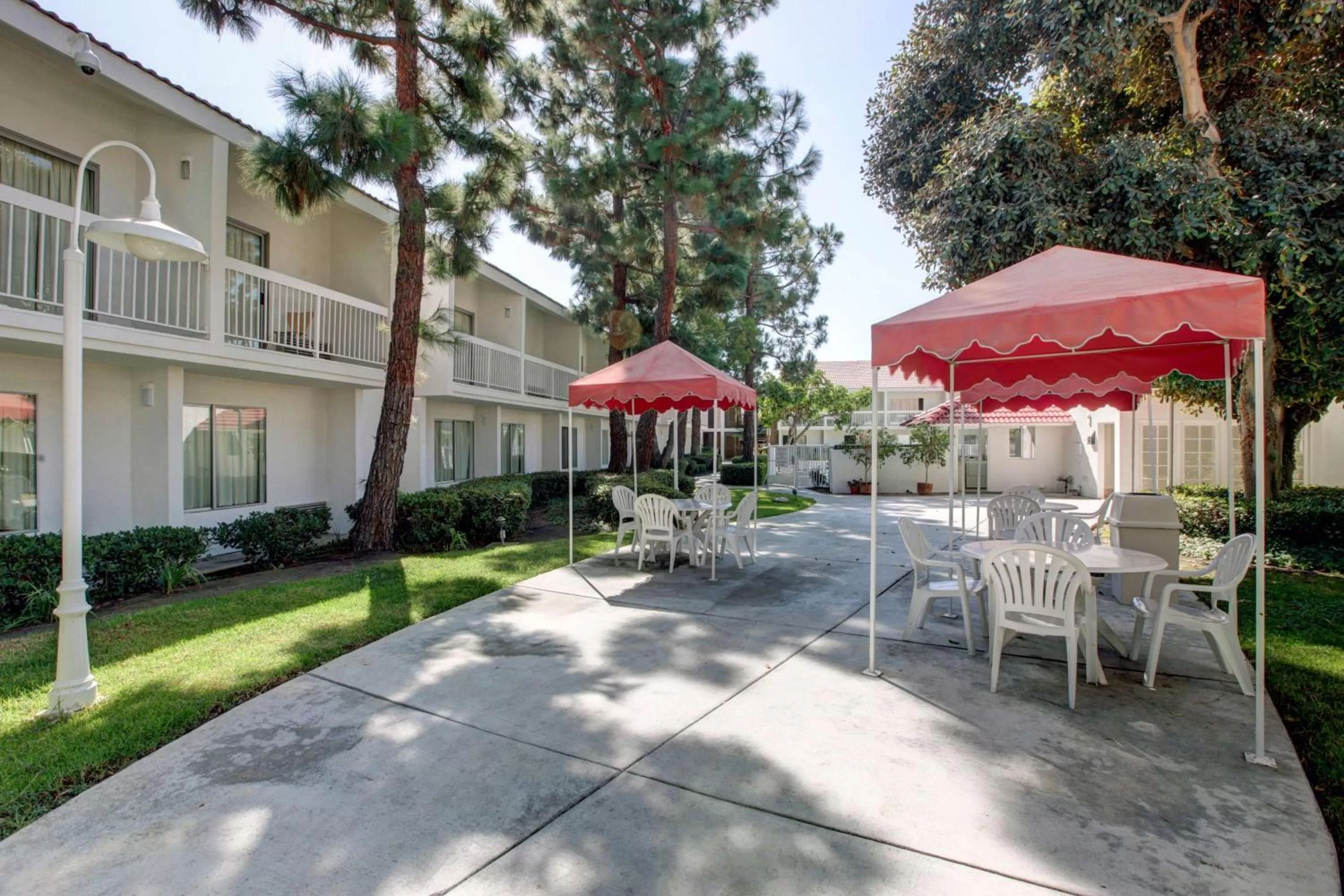 Property building in Motel 6-Santa Ana, CA - Irvine - Orange County Airport