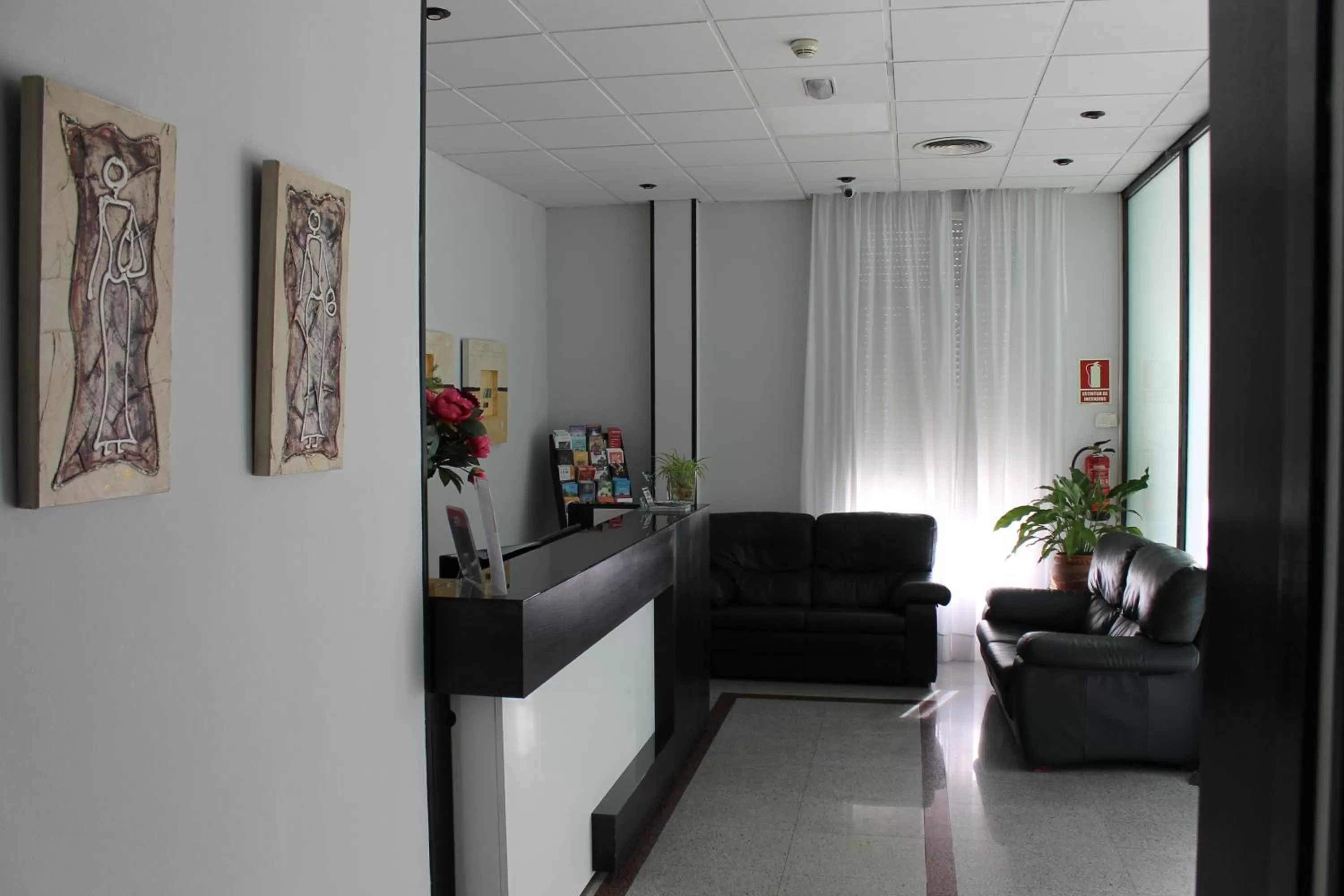 Lobby or reception in Hotel Barajas Plaza