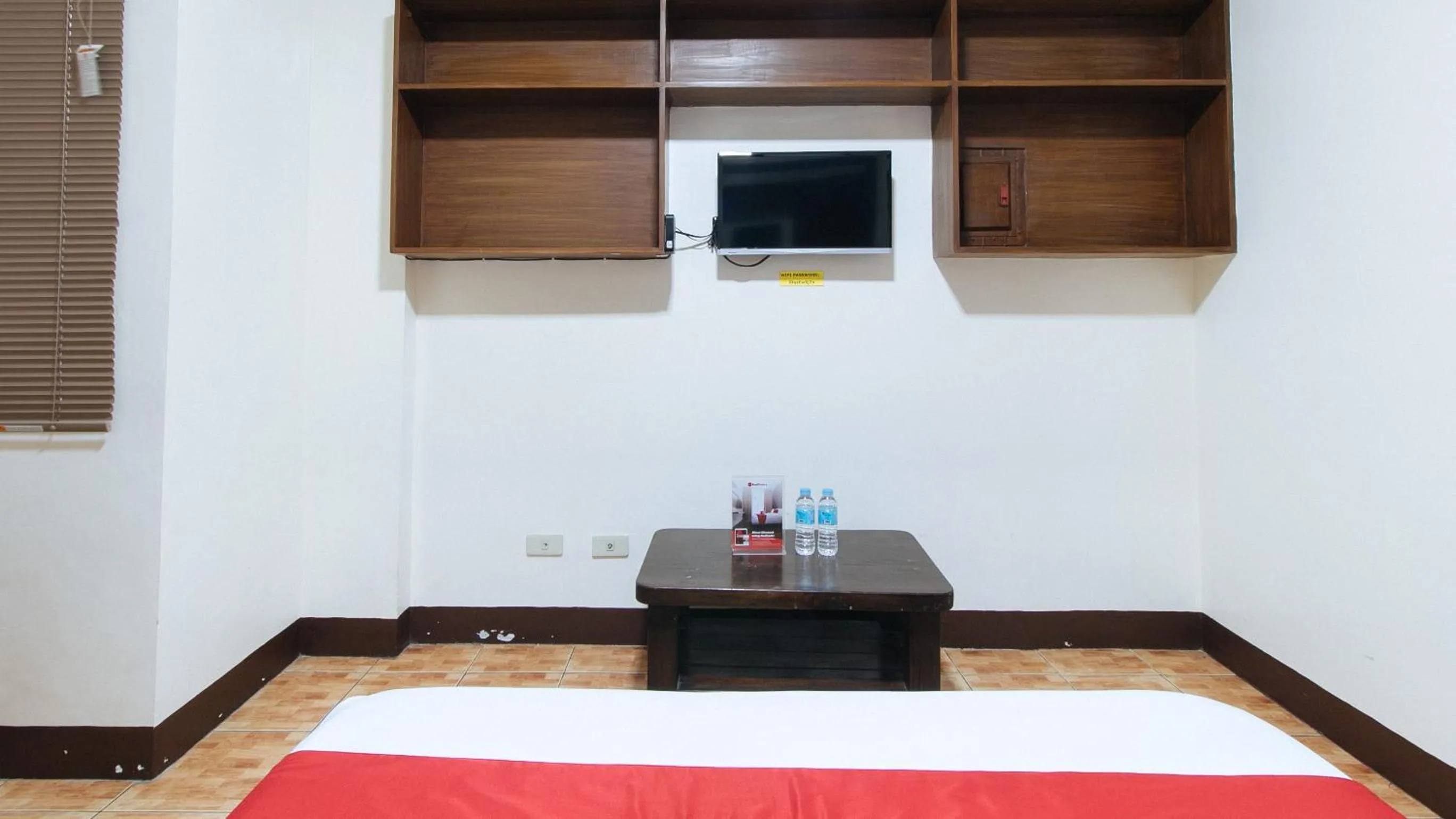 Bed, TV/Entertainment Center in L Mansion 2 Palanan Makati City