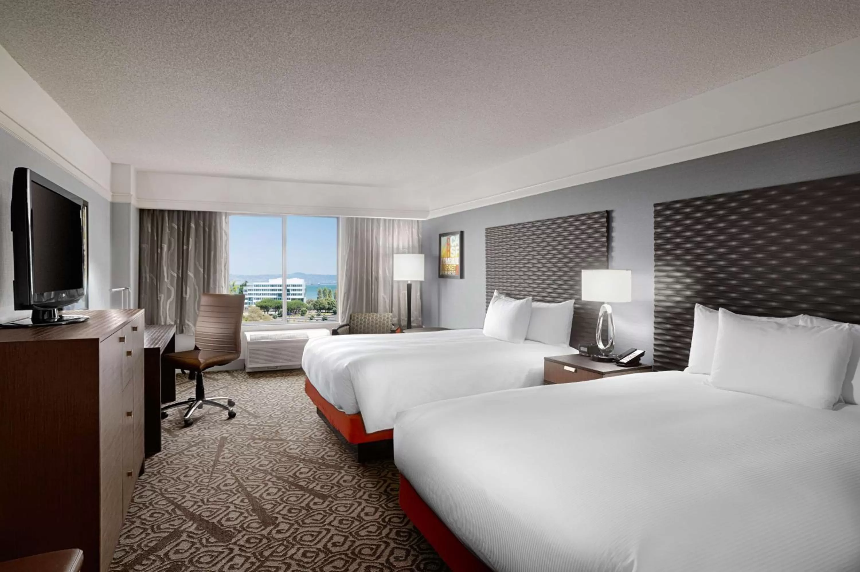 TV and multimedia, Bed in DoubleTree by Hilton San Francisco Airport North Bayfront