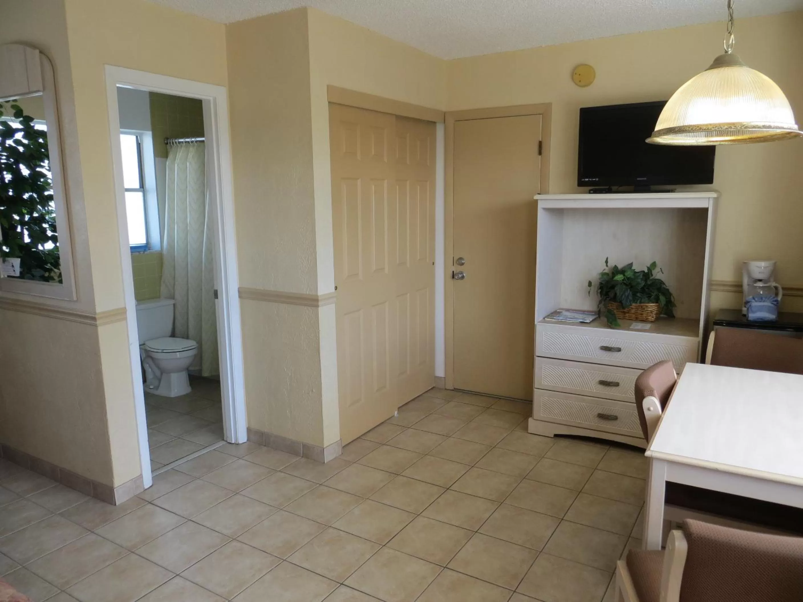 TV and multimedia in Sand Castle Motel