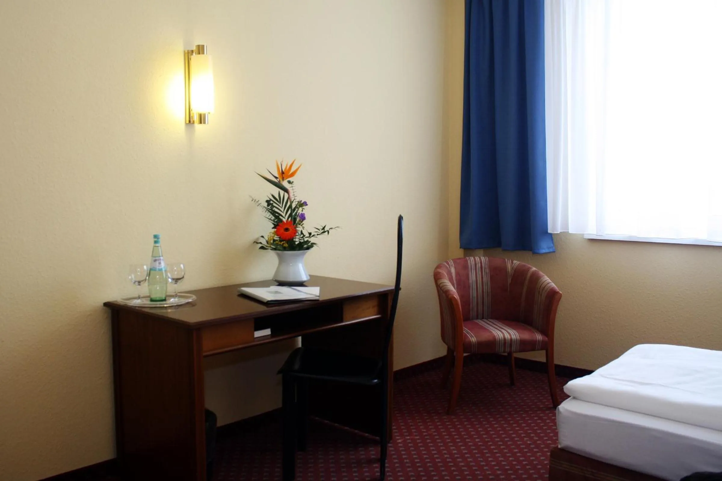 Seating area, Bed in Quick Hotel Dresden West