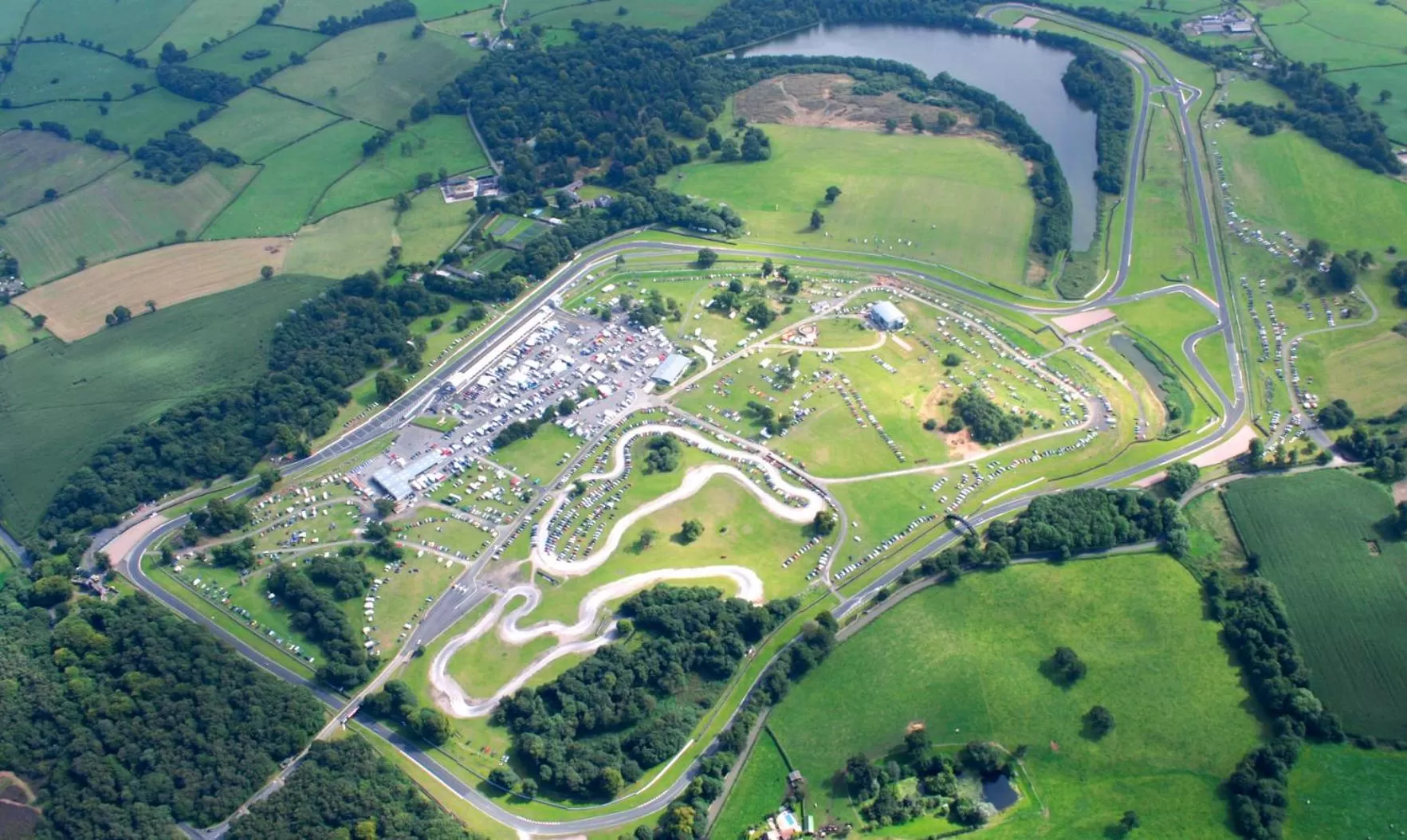 Neighbourhood, Bird's-eye View in The Foresters Arms