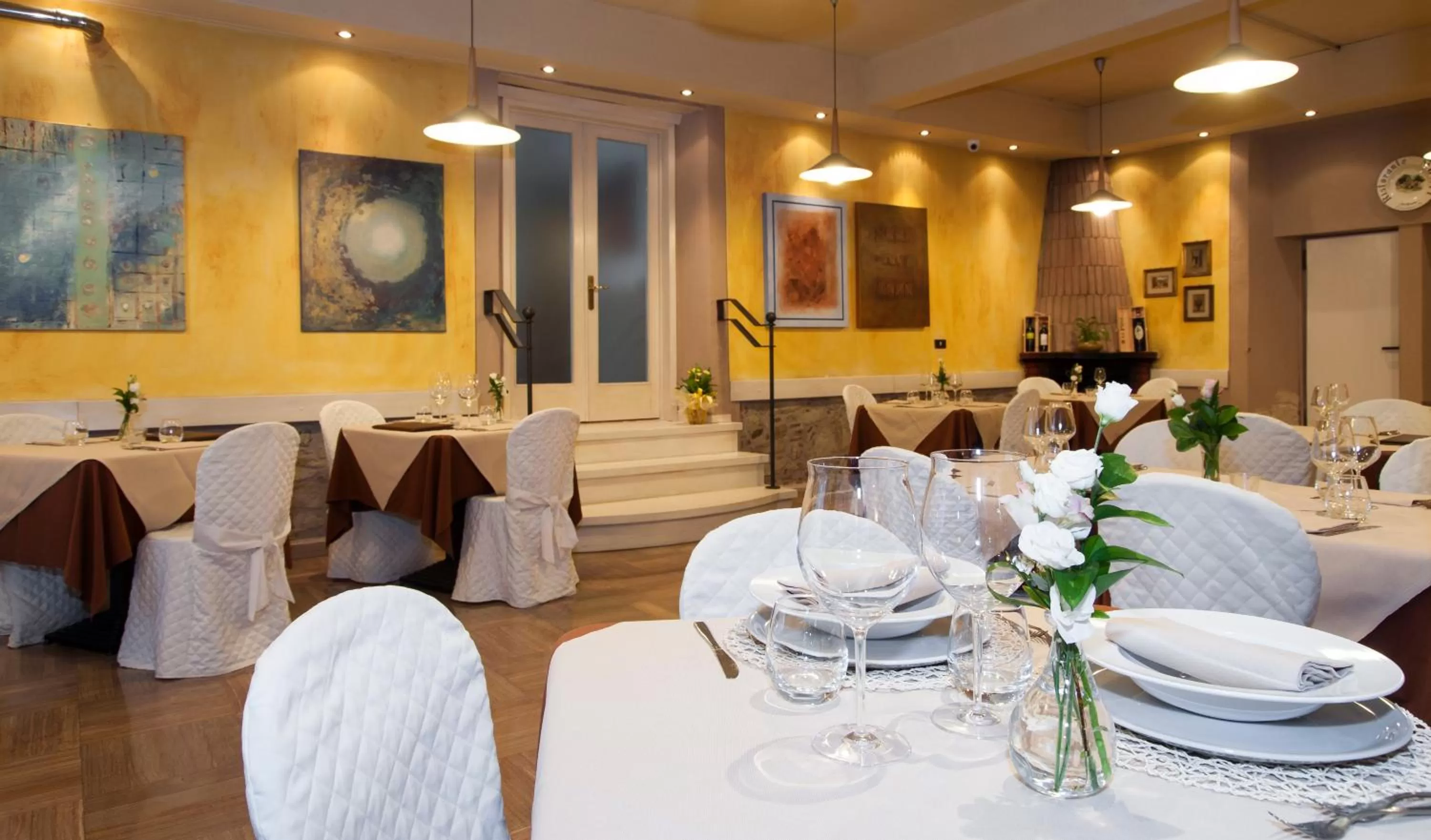 Restaurant/places to eat in Hotel Monti