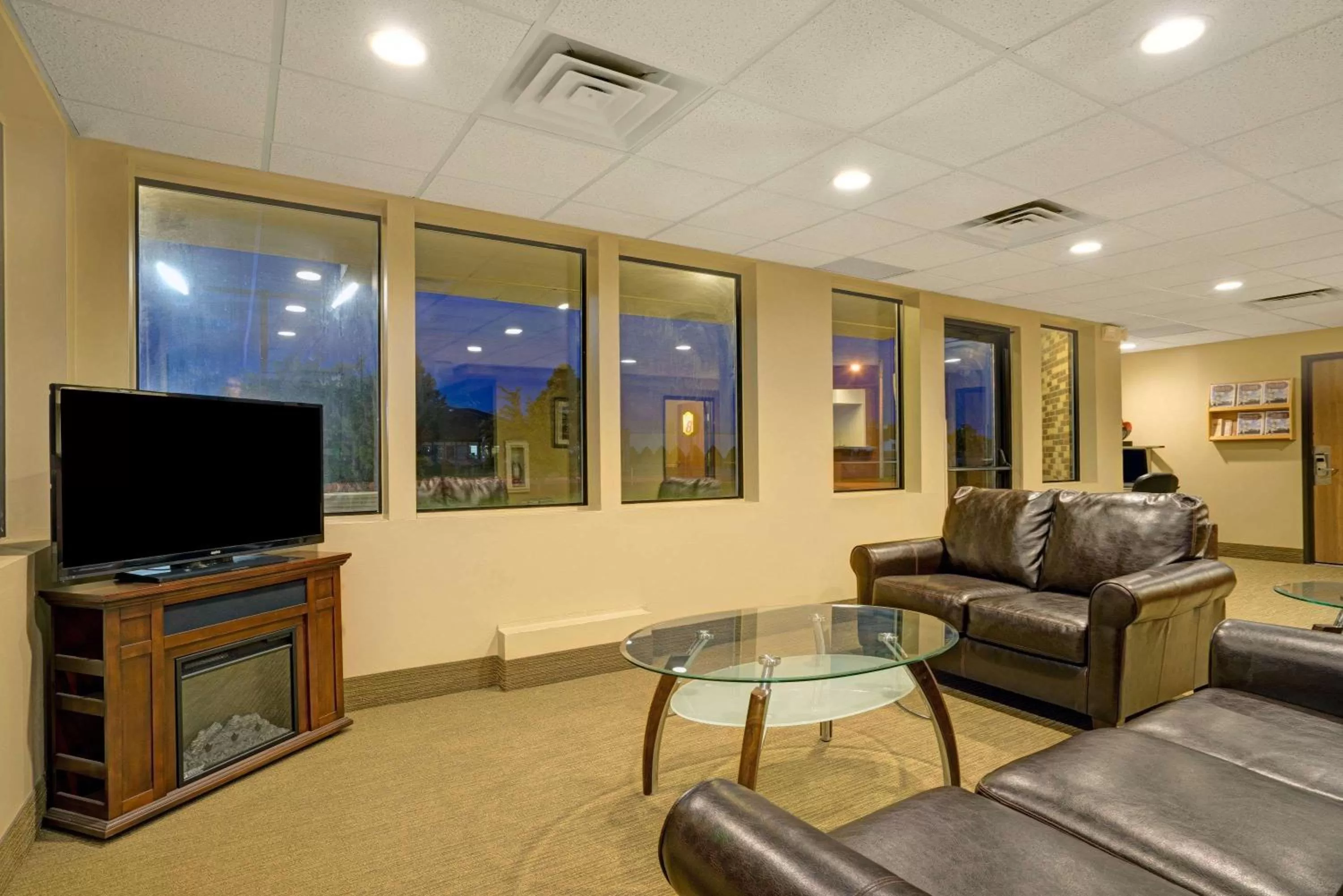 Lobby or reception in Super 8 by Wyndham Melrose