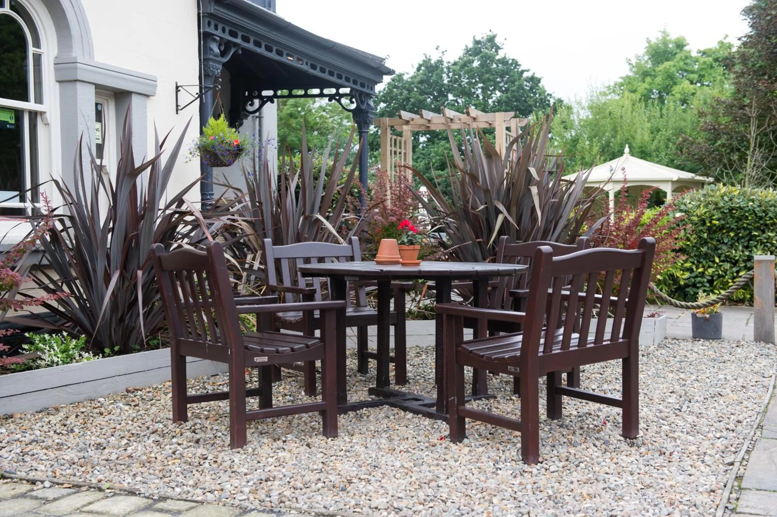 Food and drinks in The Cheshire Cat by Innkeeper's Collection