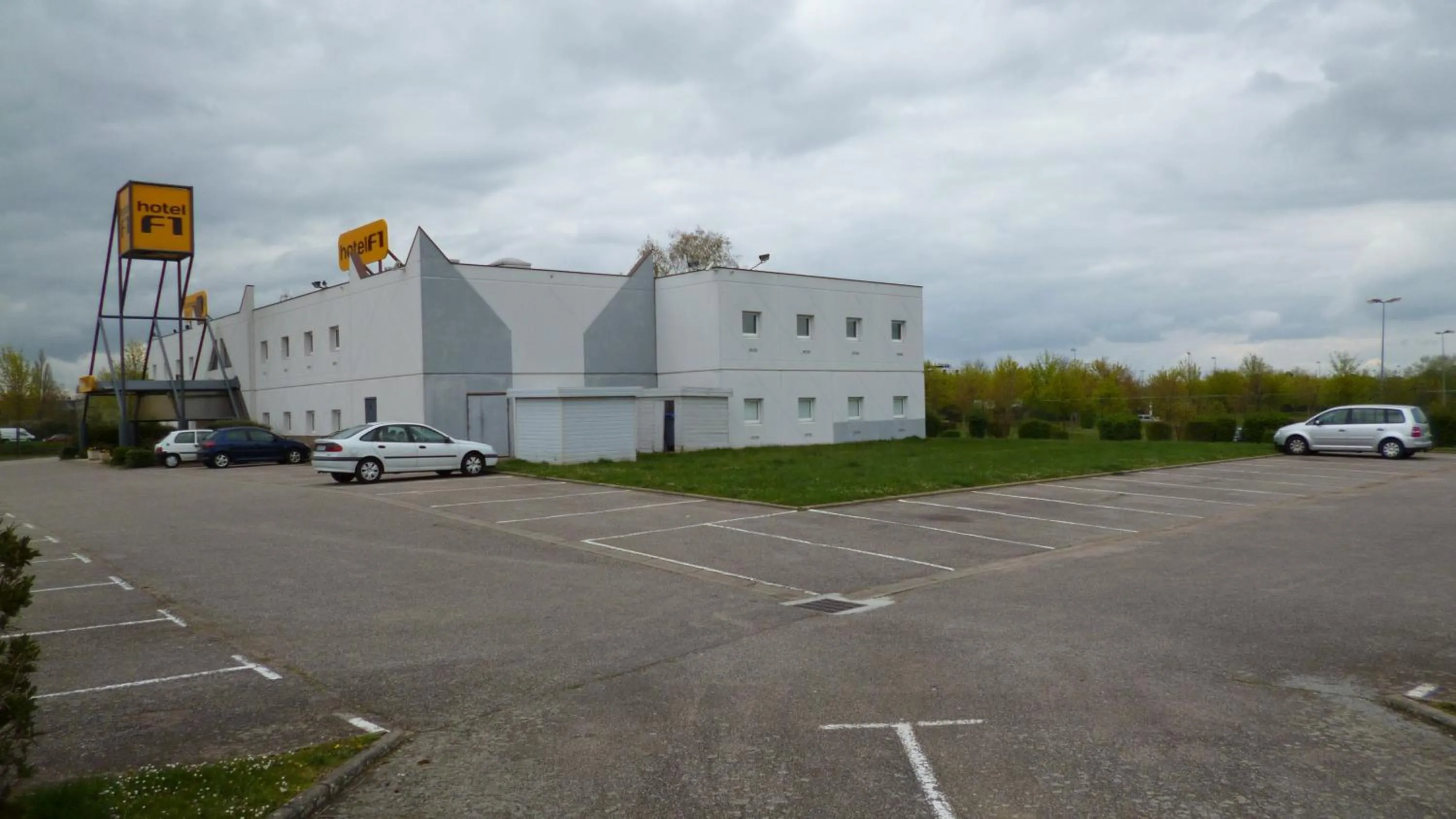 Property building in hotelF1 Evreux Sud