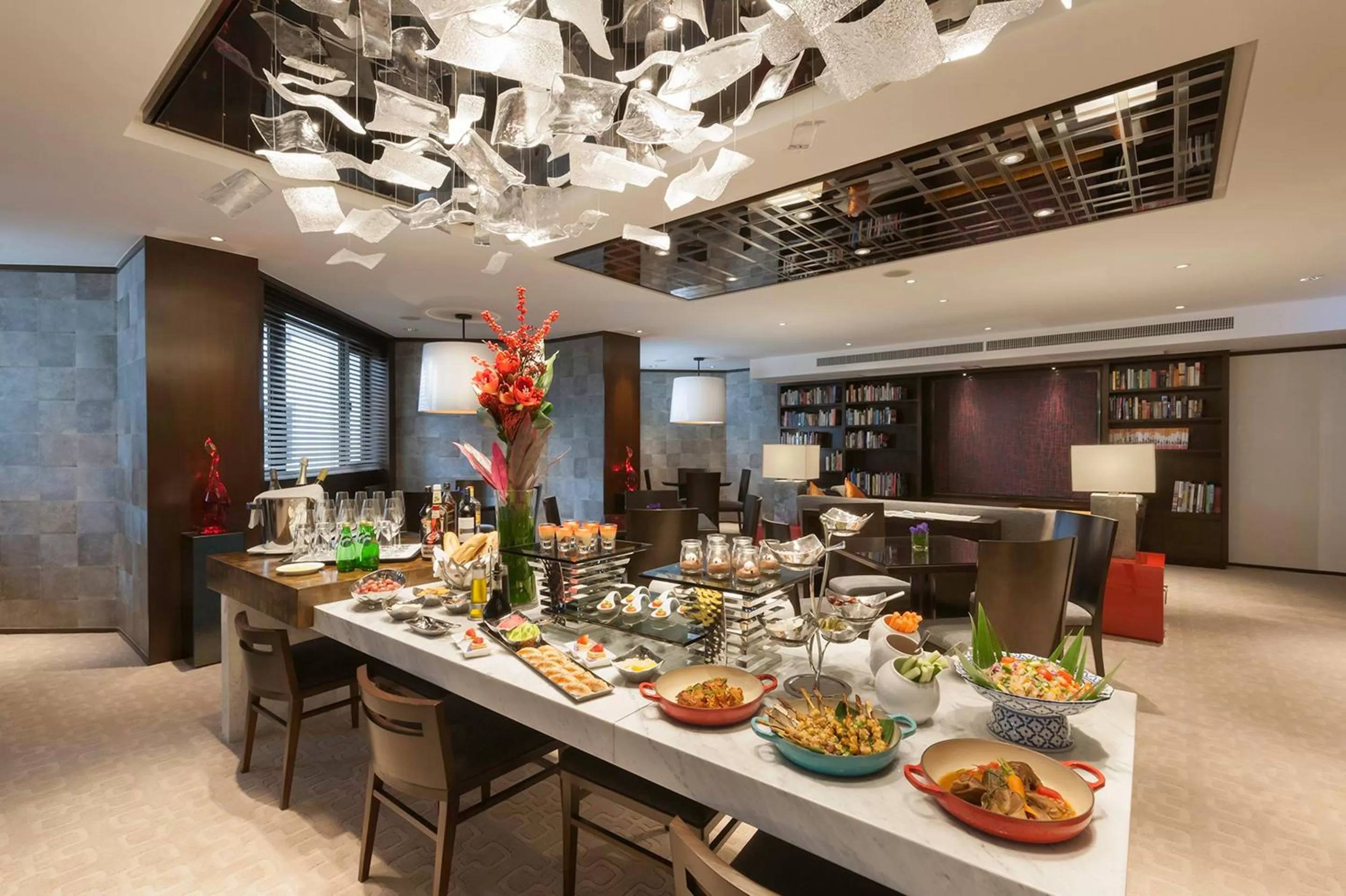 Lounge or bar in Gateway Hotel, Marco Polo