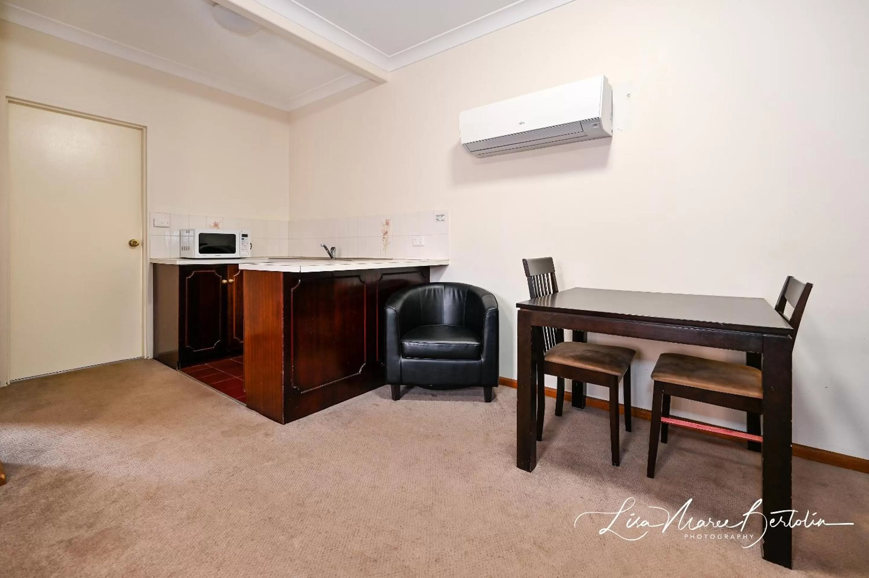 Kitchen or kitchenette in Narrandera Club Motor Inn