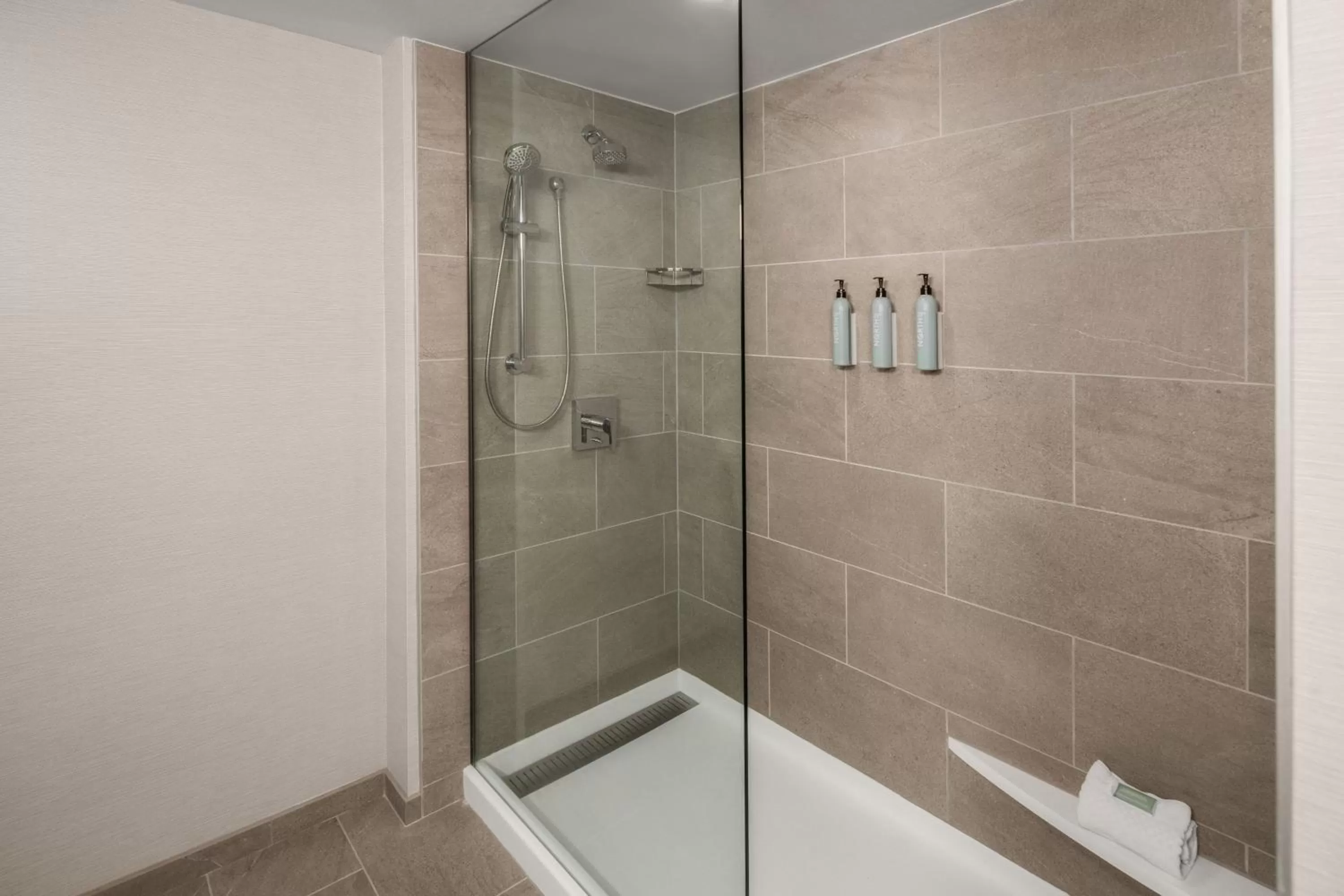 Bathroom in Courtyard by Marriott Seattle Bellevue/Downtown