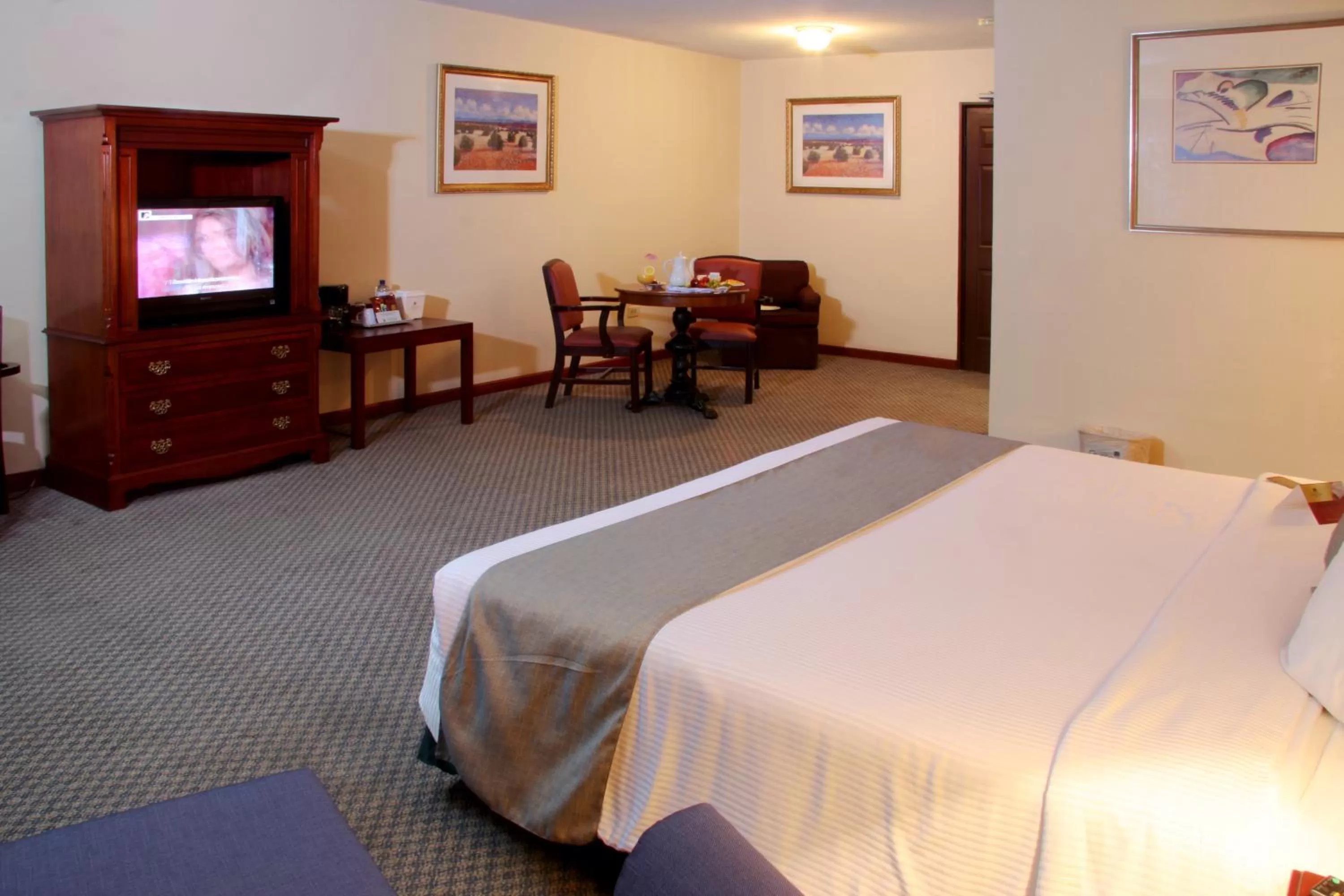 Photo of the whole room in Quality Inn & Suites Saltillo Eurotel