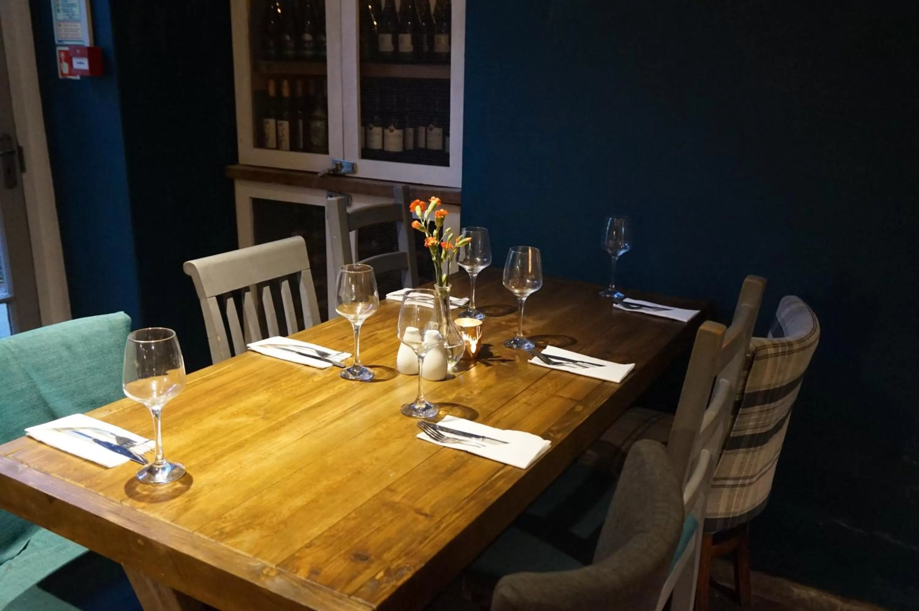 Restaurant/places to eat in The Barge Inn