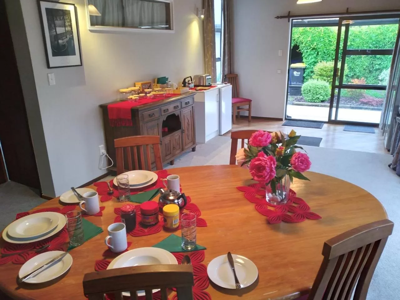 Breakfast, Dining Area in Carters Beach Bed and Breakfast