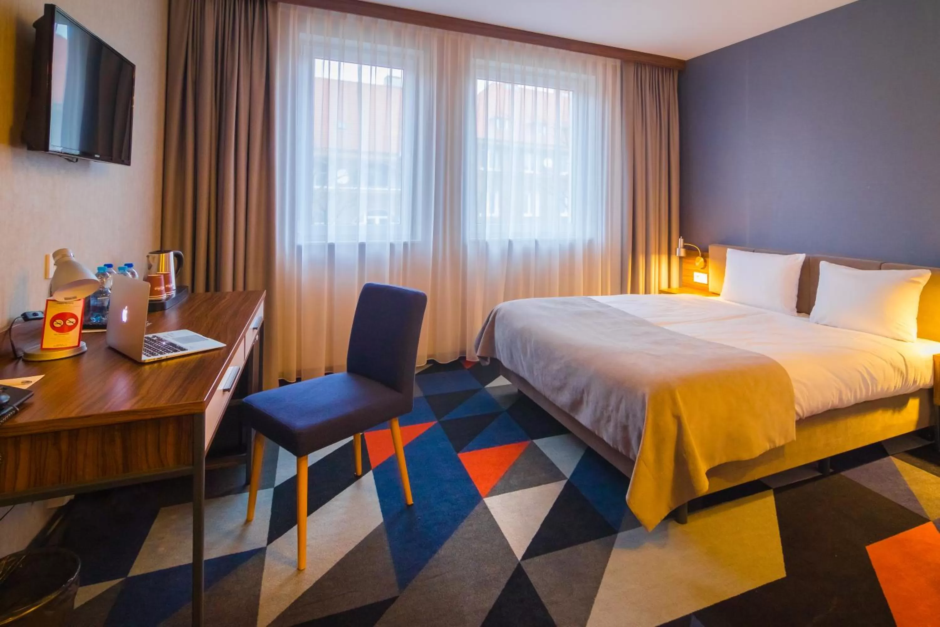 Photo of the whole room, Bed in Vulcan Hotel