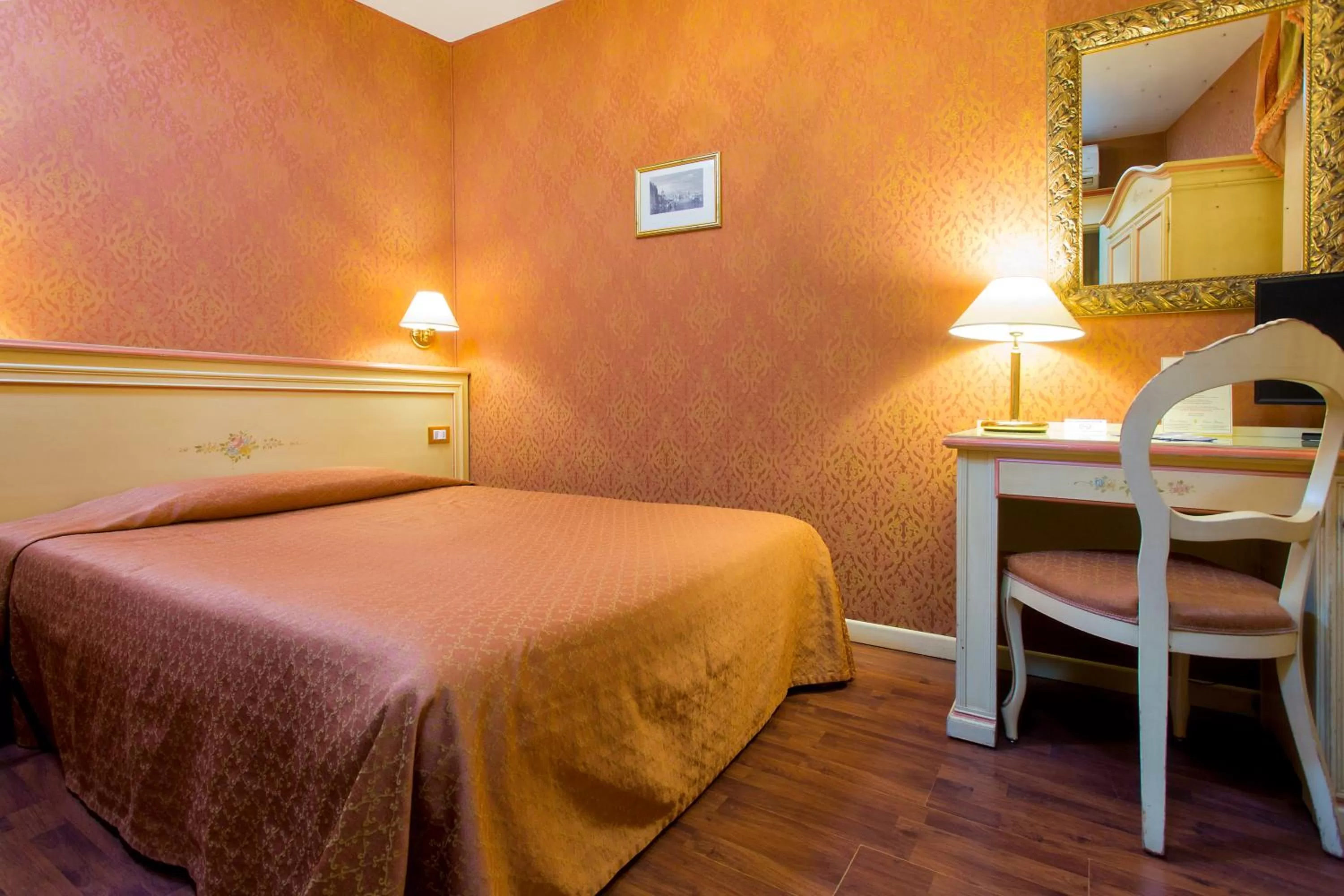 Photo of the whole room, Bed in Hotel Conterie