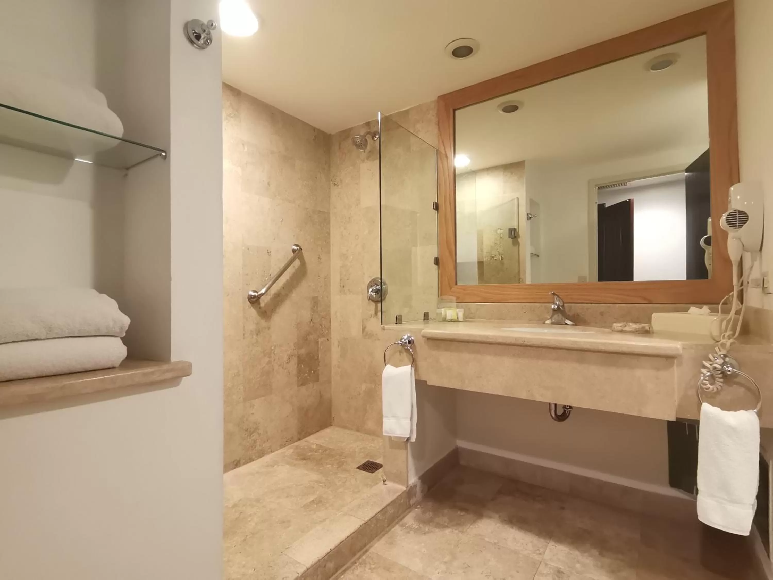 Standard Double Room with Two Double Beds - High Floor in Holiday Inn Monterrey Valle by IHG