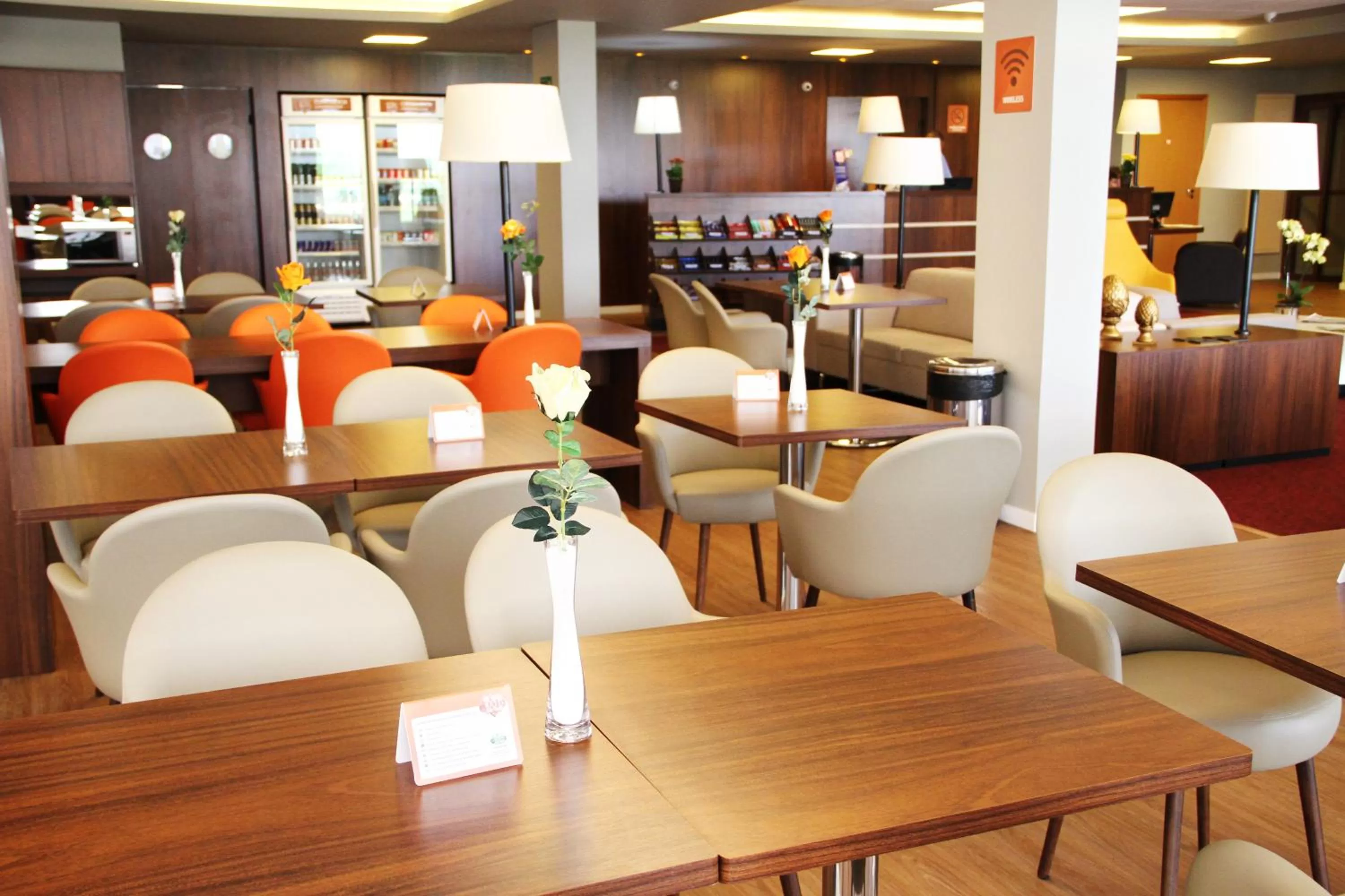 Restaurant/places to eat, Lounge/Bar in Hotel 10 Goiânia