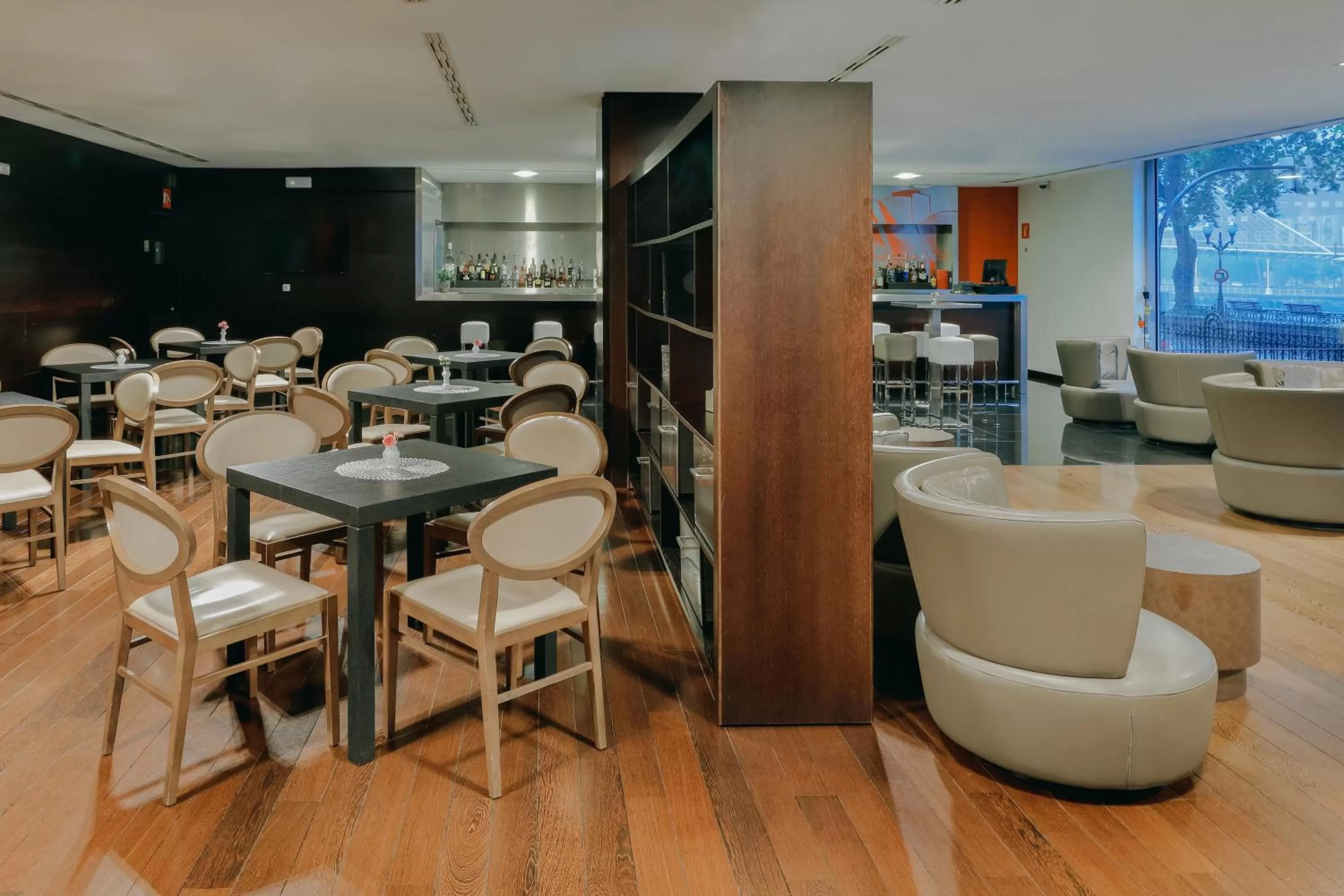 Lounge or bar in Hesperia Bilbao